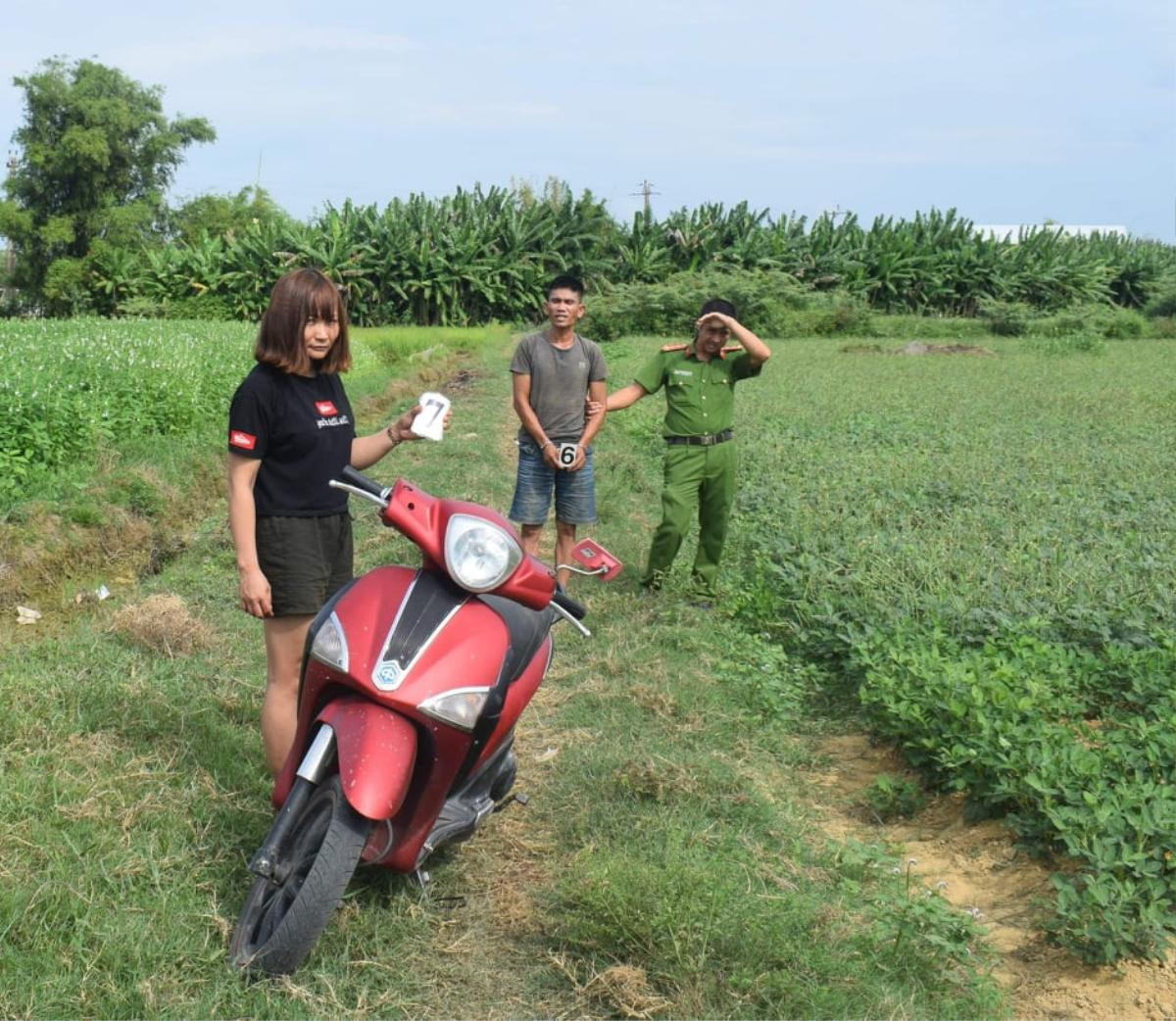 Đôi nam nữ đang trốn nã dùng mã tấu chống trả lực lượng công an khi bị bắt Ảnh 1