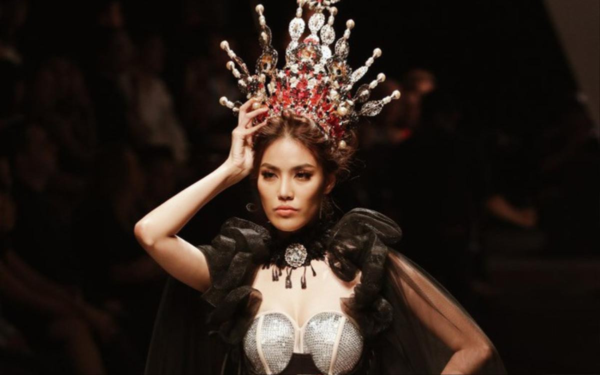 Lừng Nguyễn: 'Tôi sợ bị ném đá vì chưa đủ trình và phong thái catwalk của chị Lan Khuê' Ảnh 3