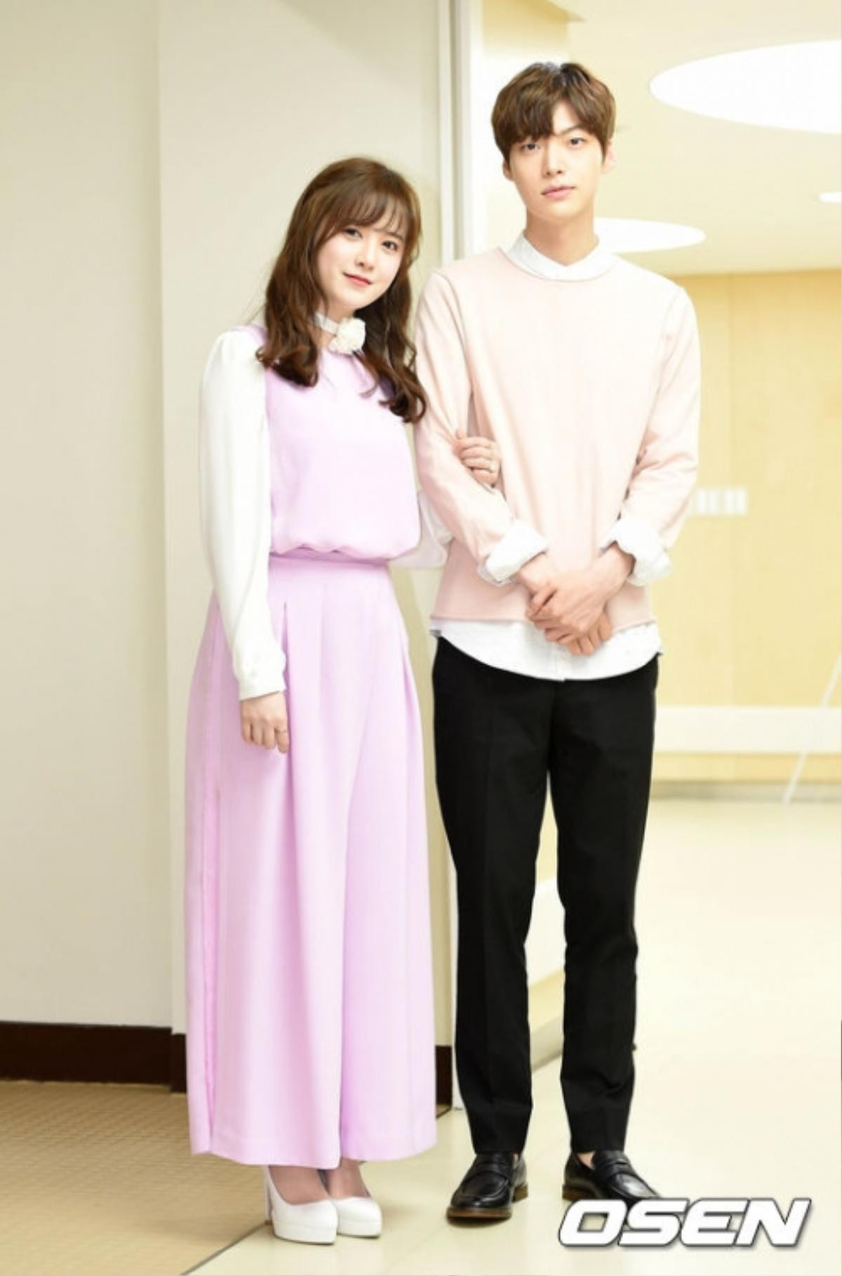 Goo Hye Sun tiết lộ Ahn Jae Hyun cố gắng bỏ chạy sau nụ hôn đầu: 'Chị điên rồi!' Ảnh 3