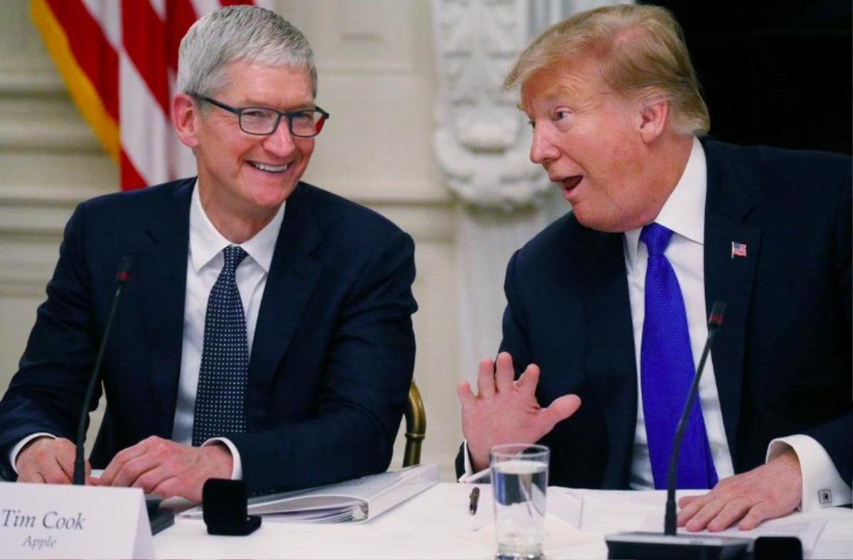 Tổng thống Mỹ Donald Trump vừa ăn tối cùng CEO Apple Tim Cook, khoe một điều ‘tuyệt vời’ sắp tới Ảnh 1