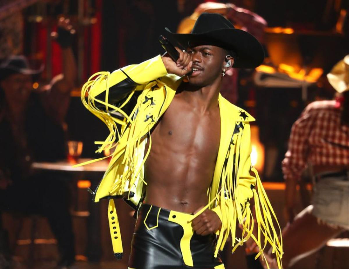 Mưu tính thế này thì Old Town Road có lẽ sắp phải rời vị trí ngôi vương để nhường cho Bad Guy của Billie Eilish mất rồi! Ảnh 1