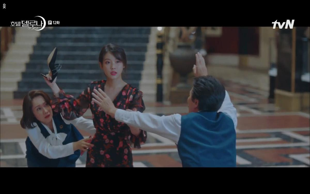 Phim 'Hotel Del Luna' tập 12: IU khóc hết nước mắt vì nghe tin Yeo Jin Goo bị giết, chính thức xác nhận tình cảm? Ảnh 20