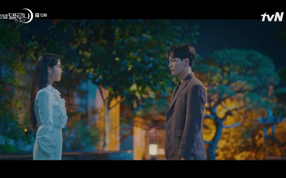 Phim 'Hotel Del Luna' tập 12: IU khóc hết nước mắt vì nghe tin Yeo Jin Goo bị giết, chính thức xác nhận tình cảm? Ảnh 50