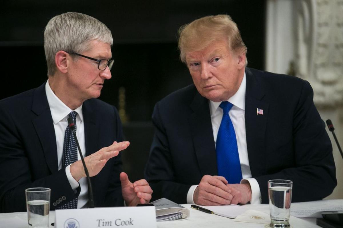 CEO Apple Tim Cook kể khó về Samsung với Tổng thống Mỹ Donald Trump Ảnh 1