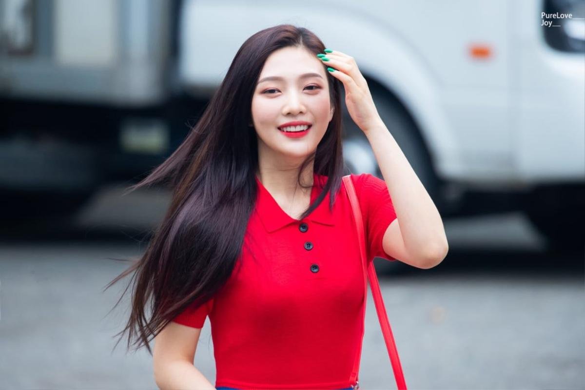 Joy (Red Velvet) đụng hàng váy đỏ với ‘bản sao Irene’ Kwon Eunbi (IZ*ONE), kẻ 8 lạng người nửa cân Ảnh 5