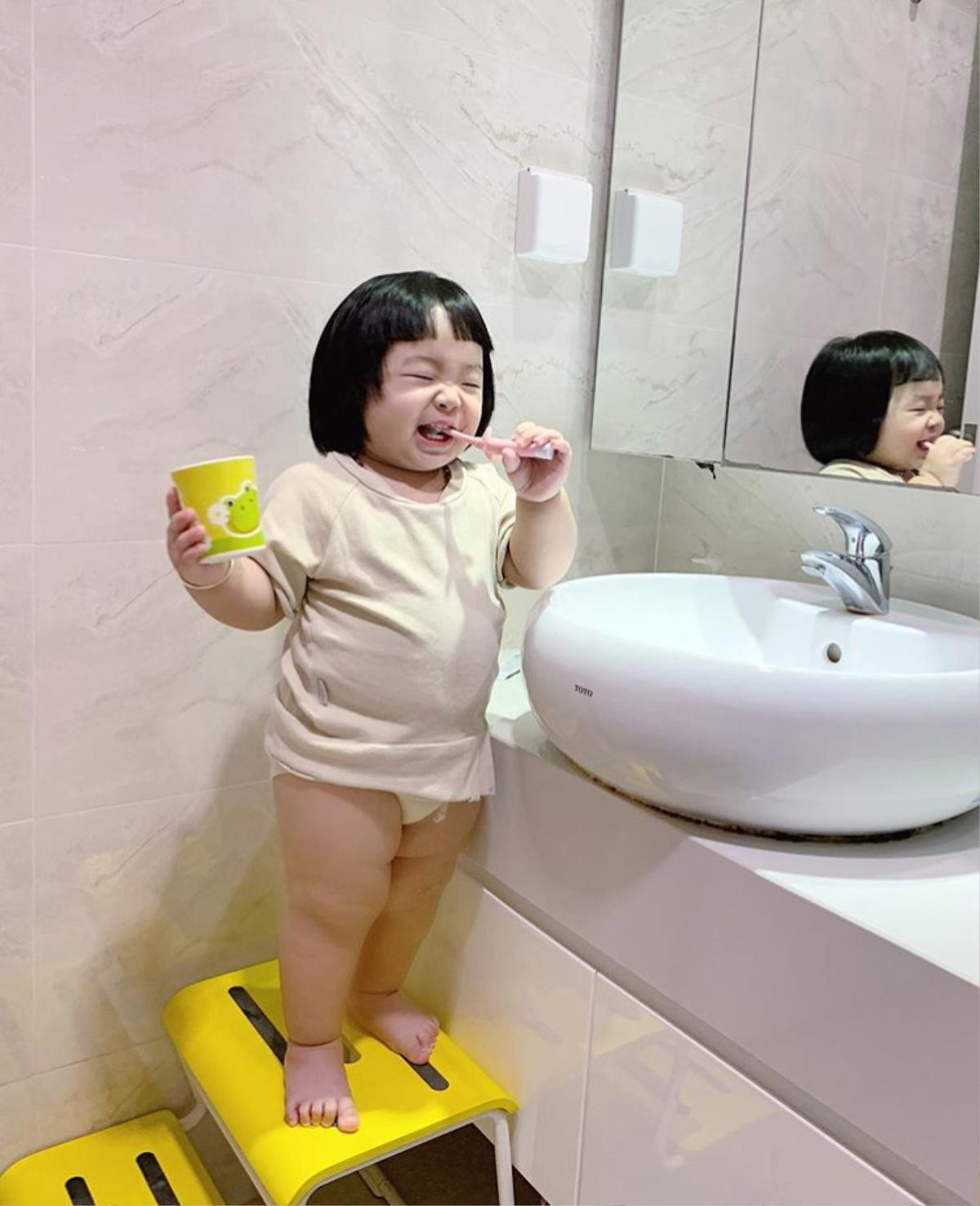 Dàn hot baby đáng yêu hết nấc của các ông bố, bà mẹ Việt siêu chất đang khiến cộng đồng mạng điên đảo Ảnh 28