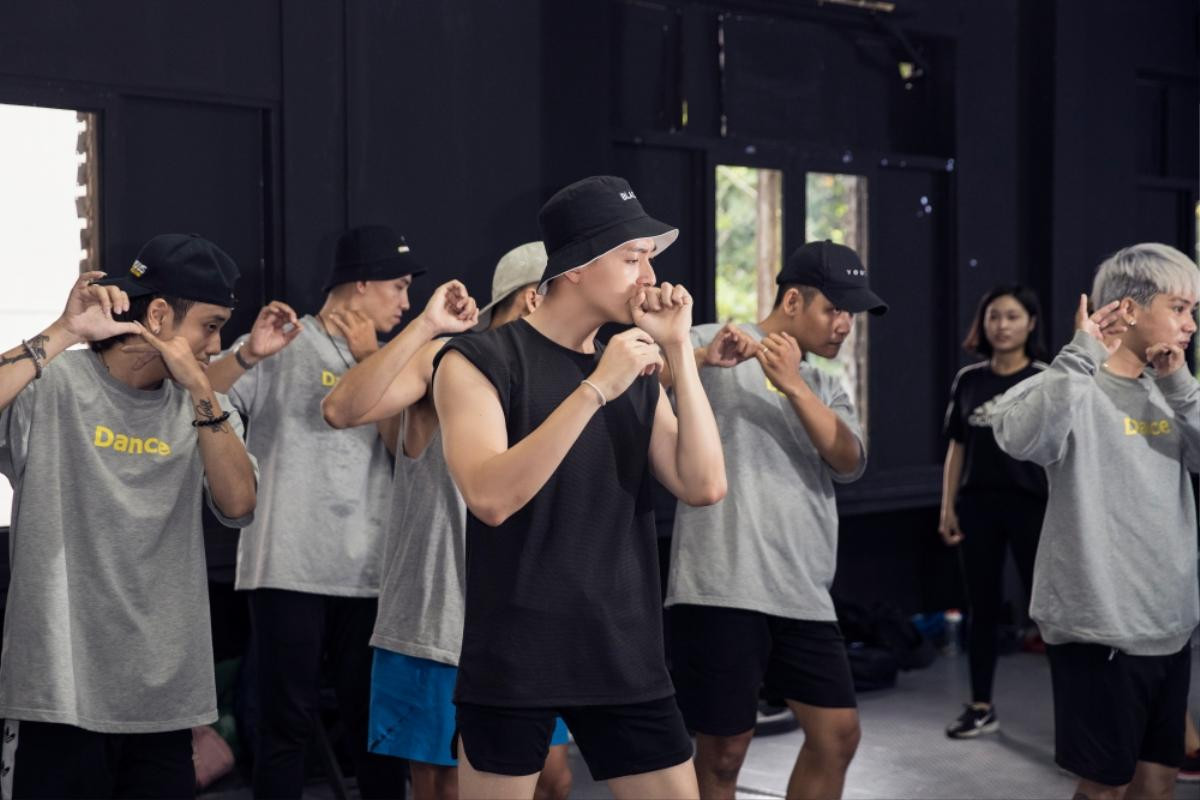 Ngô Kiến Huy - Lâm Vinh Hải miệt mài tập vũ đạo cho MV Dance 'Truyền Thái Y' Ảnh 8