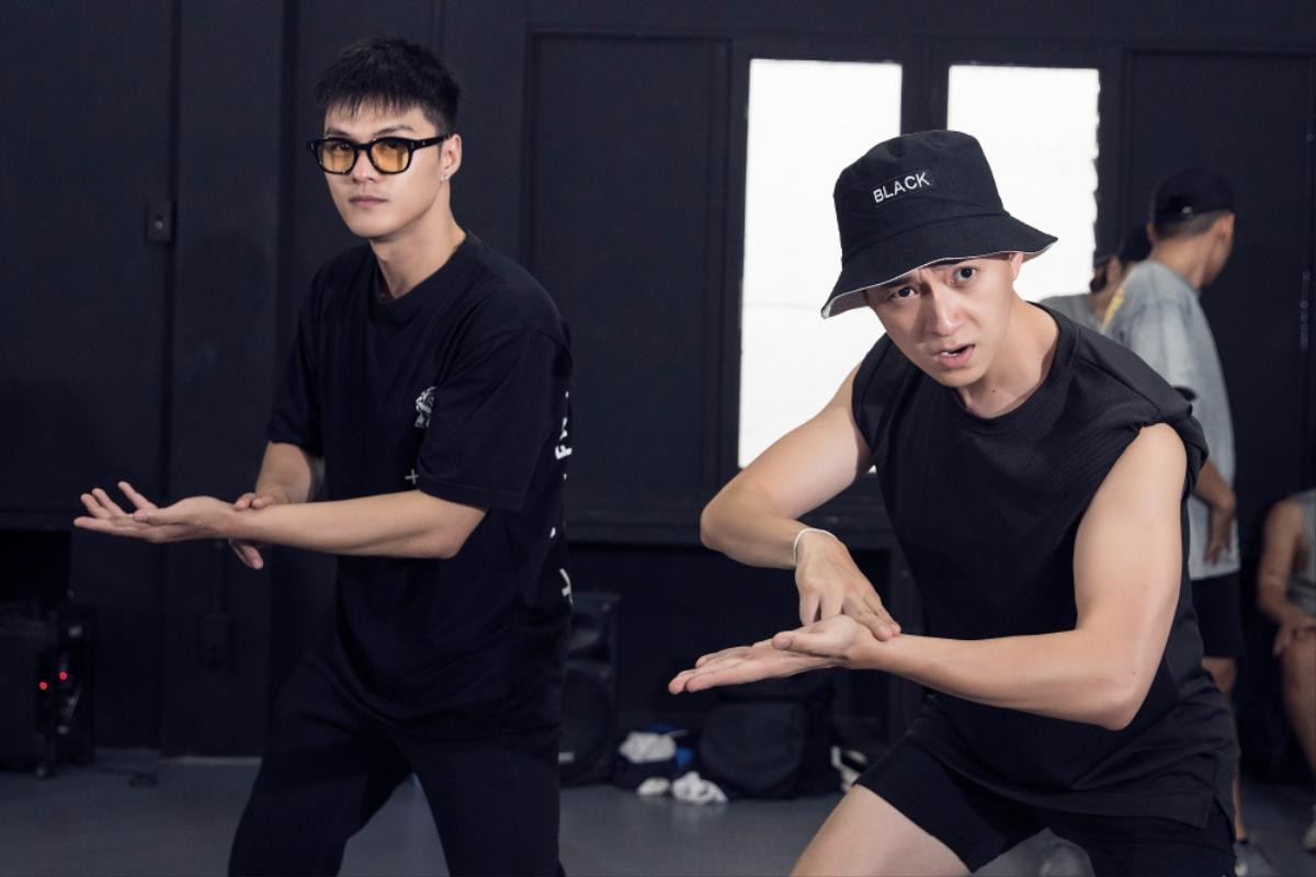 Ngô Kiến Huy - Lâm Vinh Hải miệt mài tập vũ đạo cho MV Dance 'Truyền Thái Y' Ảnh 1