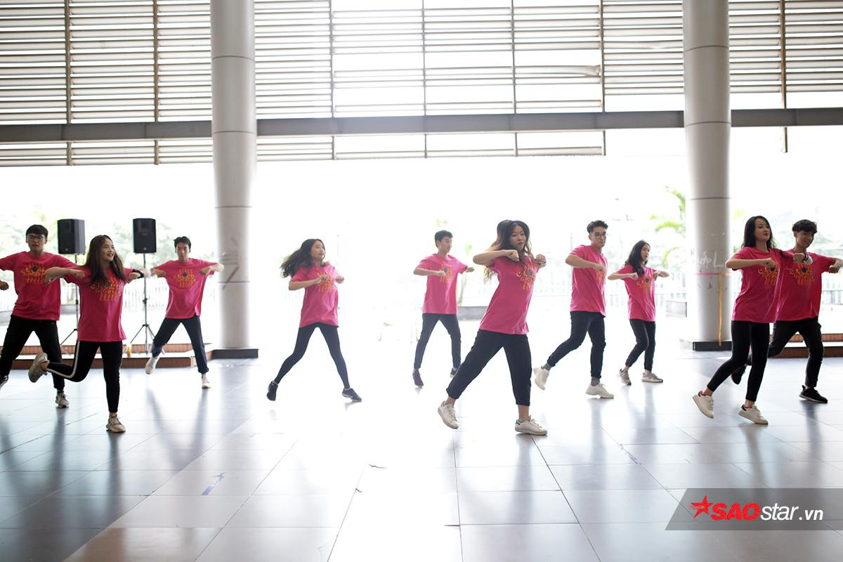 Học sinh Ams 'quẩy' flashmob nhiệt tình đón năm học mới Ảnh 1