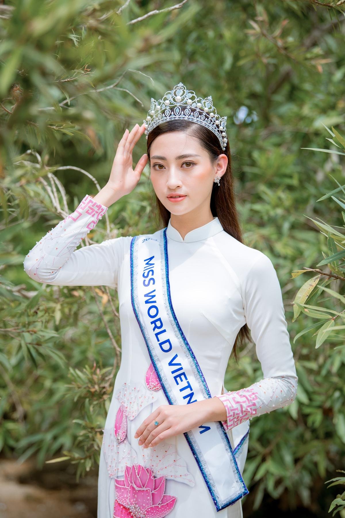 Hoa hậu Lương Thùy Linh xinh đẹp rạng ngời, mang tiên cảnh Cao Bằng đến với Miss World 2019 Ảnh 11