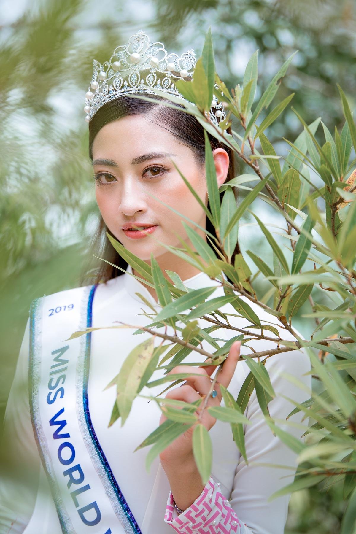 Hoa hậu Lương Thùy Linh xinh đẹp rạng ngời, mang tiên cảnh Cao Bằng đến với Miss World 2019 Ảnh 10