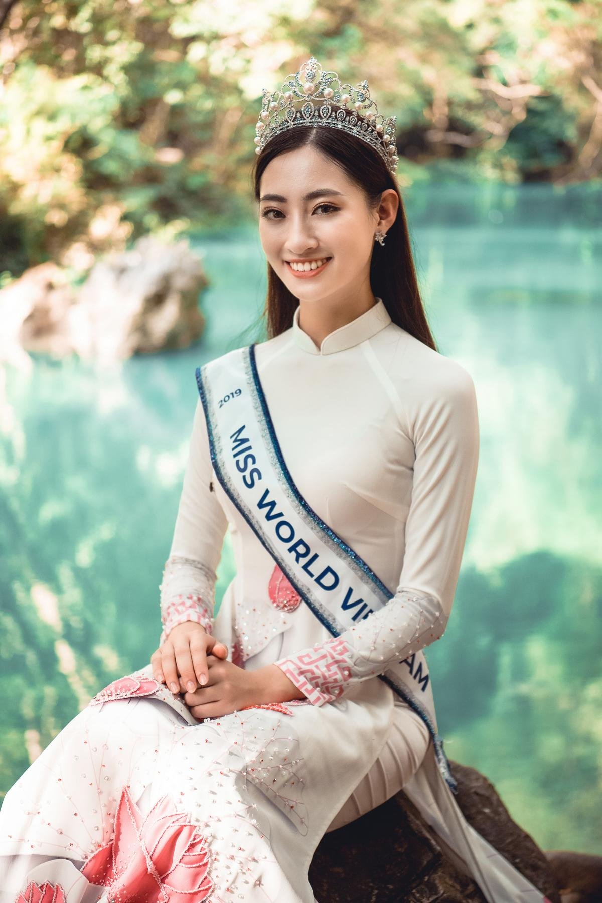 Hoa hậu Lương Thùy Linh xinh đẹp rạng ngời, mang tiên cảnh Cao Bằng đến với Miss World 2019 Ảnh 7