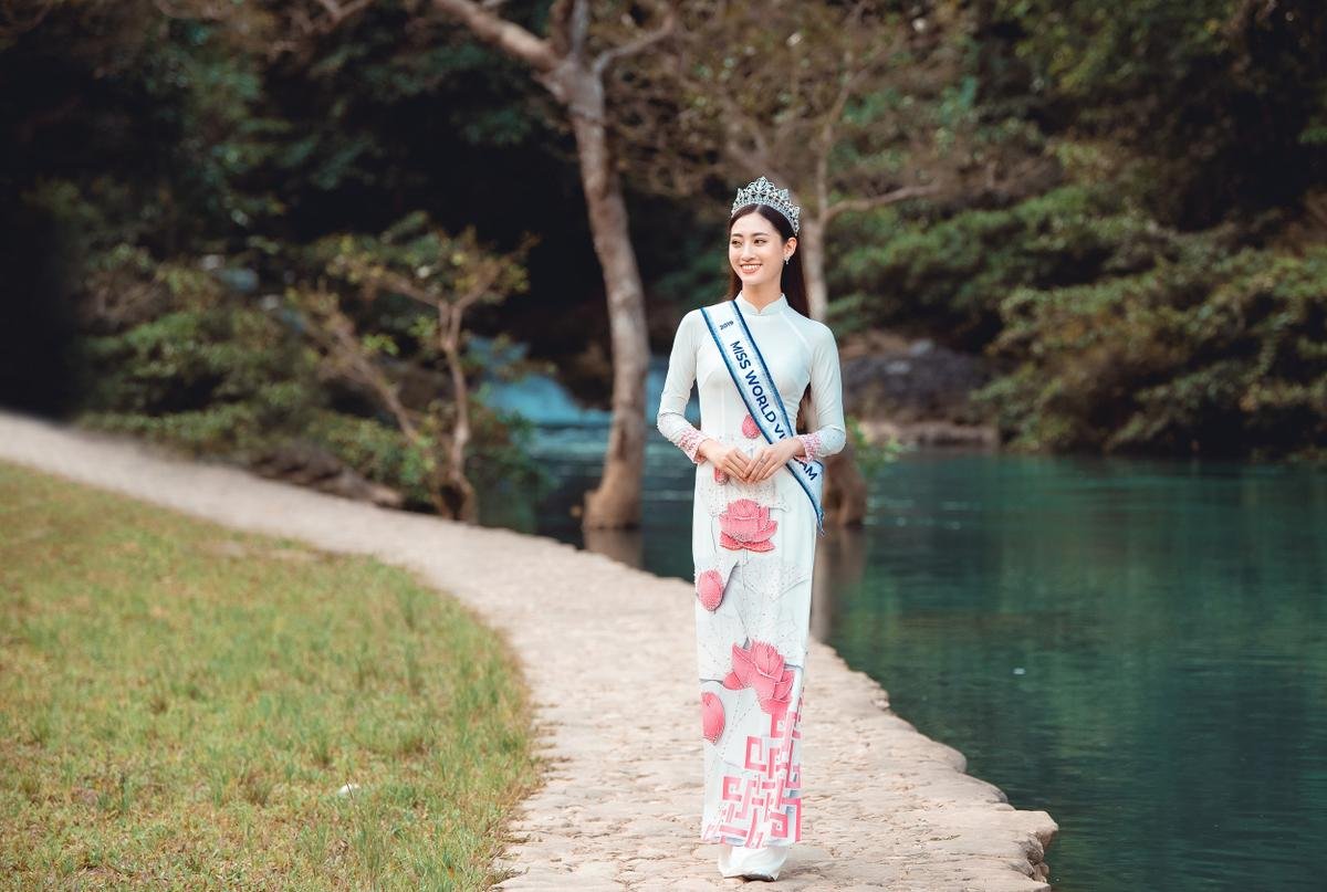 Hoa hậu Lương Thùy Linh xinh đẹp rạng ngời, mang tiên cảnh Cao Bằng đến với Miss World 2019 Ảnh 2