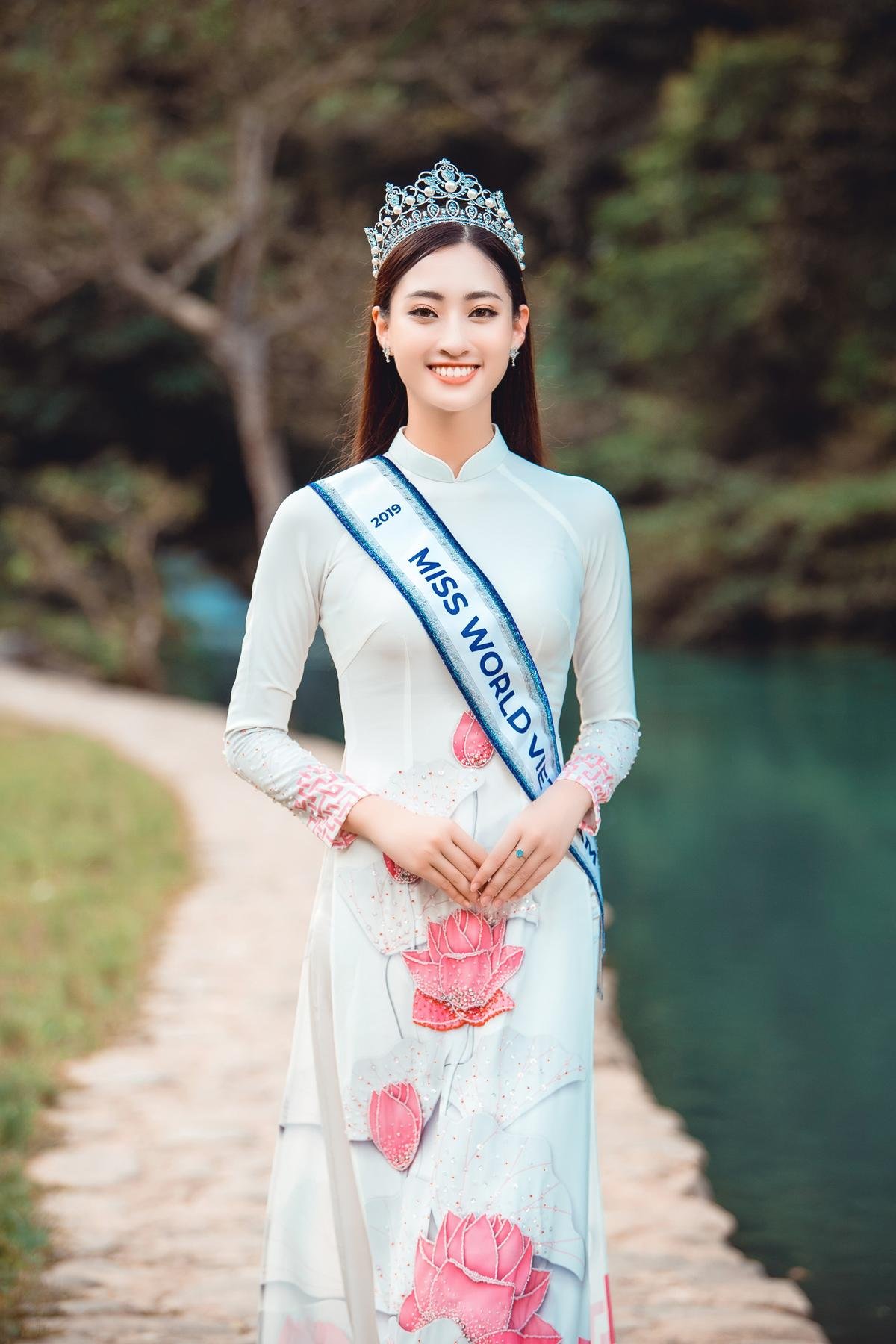 Hoa hậu Lương Thùy Linh xinh đẹp rạng ngời, mang tiên cảnh Cao Bằng đến với Miss World 2019 Ảnh 3