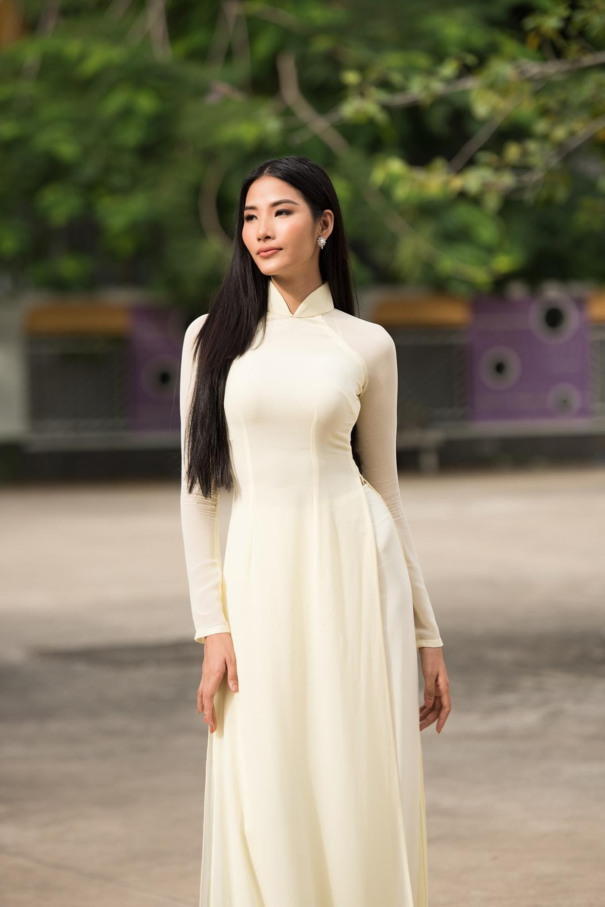 Mặc áo dài đẹp xuất sắc, Hoàng Thùy có nên diện quốc phục ở phần thi Interview Miss Universe 2019? Ảnh 7