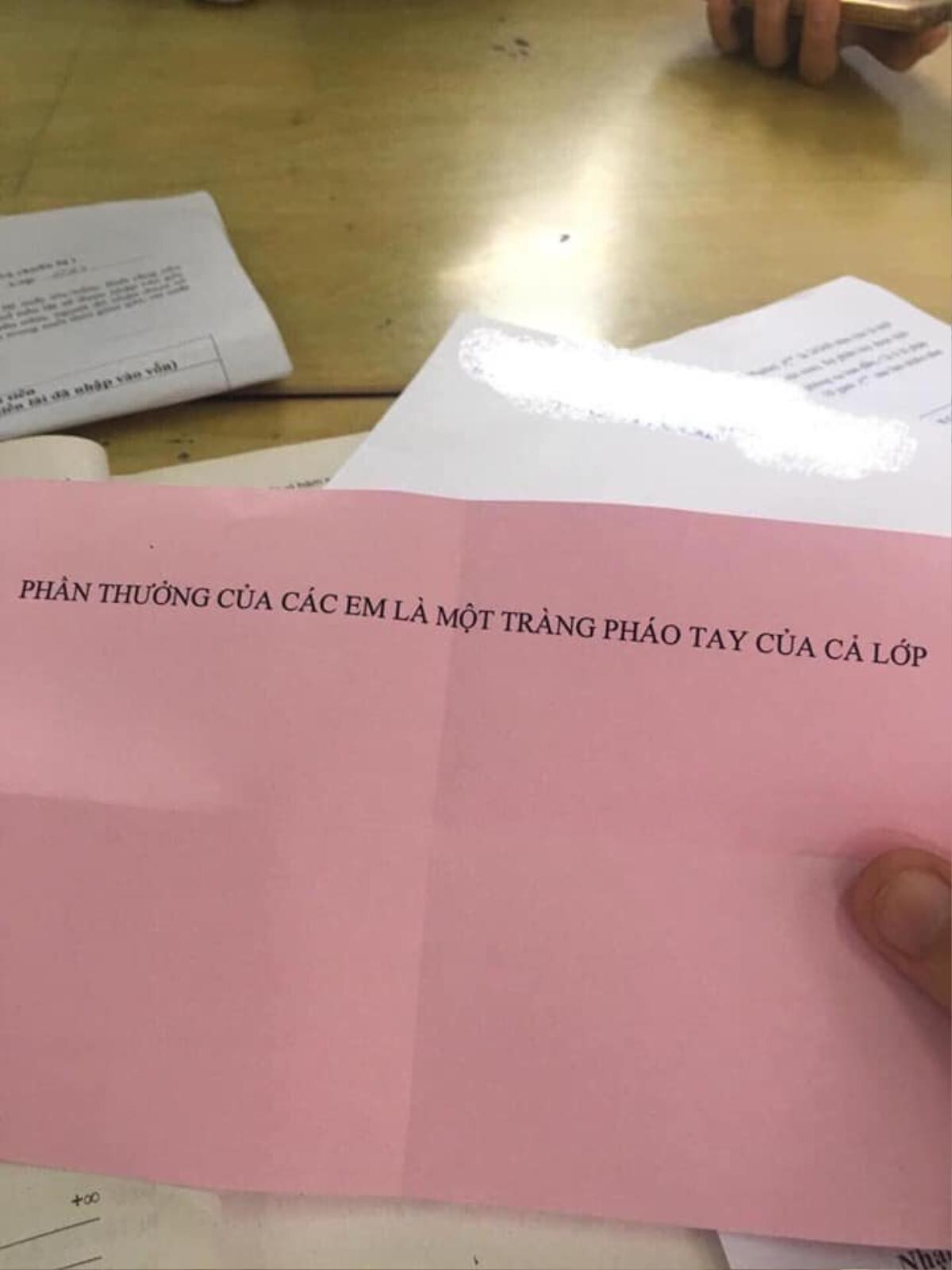 Thanh niên nhận được cú ‘troll’ cực mạnh từ giáo viên: ‘Phần thưởng của em là một tràng pháo tay của cả lớp’ Ảnh 2