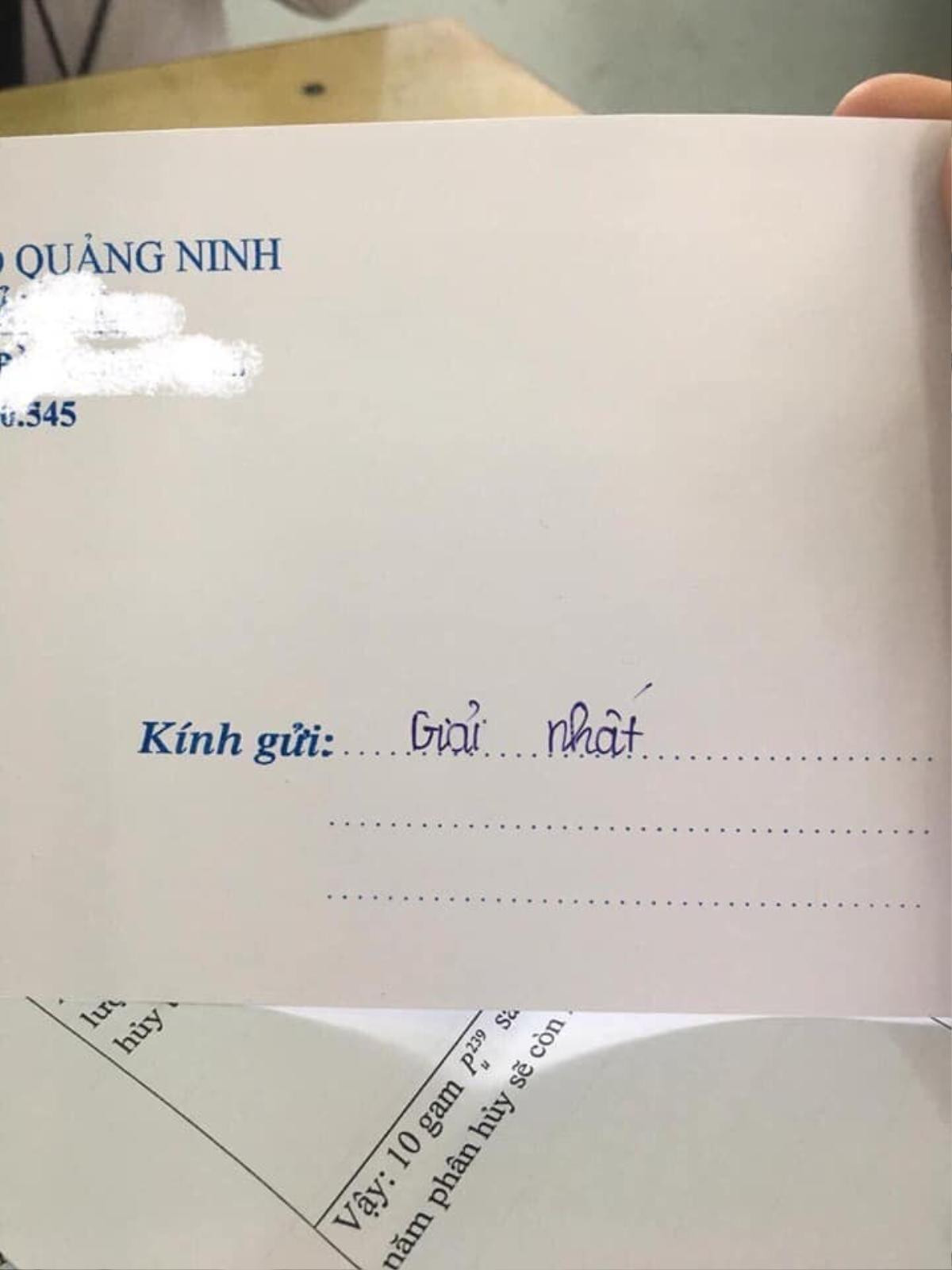 Thanh niên nhận được cú ‘troll’ cực mạnh từ giáo viên: ‘Phần thưởng của em là một tràng pháo tay của cả lớp’ Ảnh 1