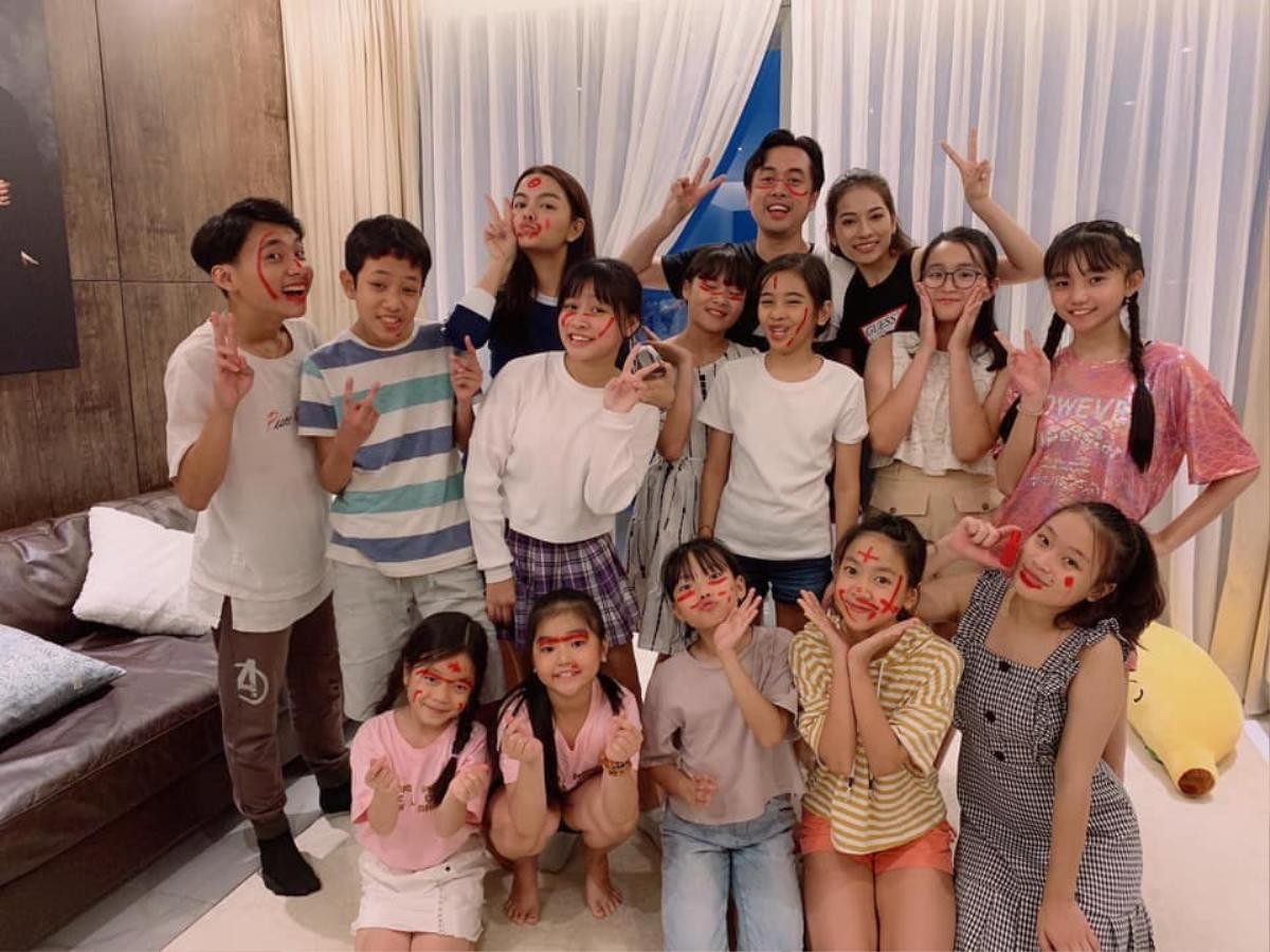 Dương Khắc Linh - Phạm Quỳnh Anh dẫn dàn trò cưng The Voice Kids trượt tuyết, ăn uống đúng như hứa hẹn Ảnh 6