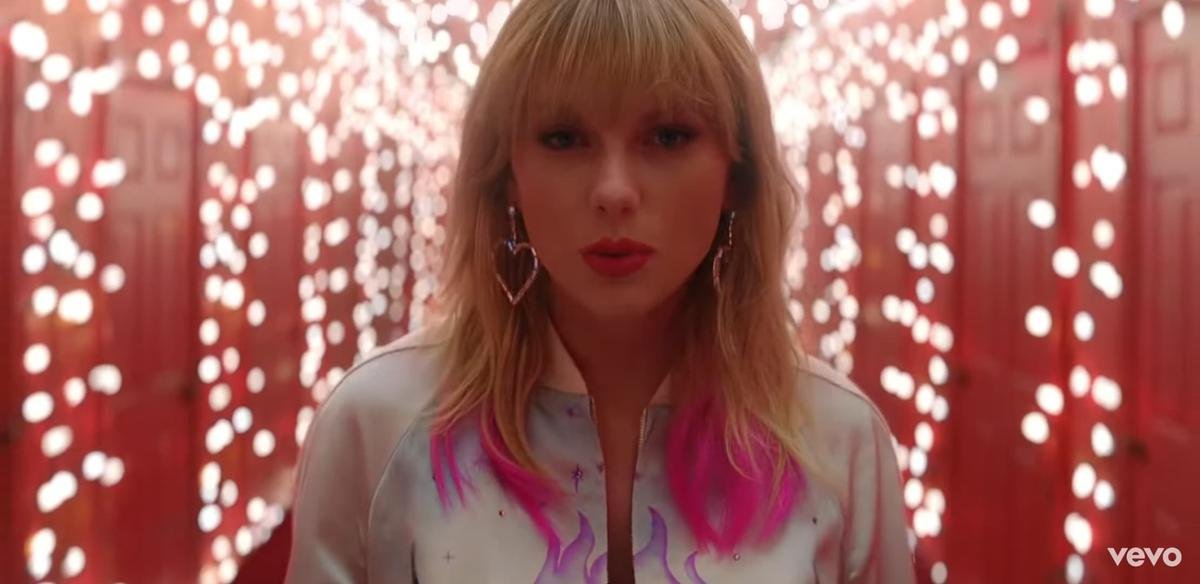 Với quá nhiều sự ngọt ngào trong MV Lover vừa ra mắt, Taylor Swift chắc chắn đã muốn lên xe hoa lắm rồi đây! Ảnh 1