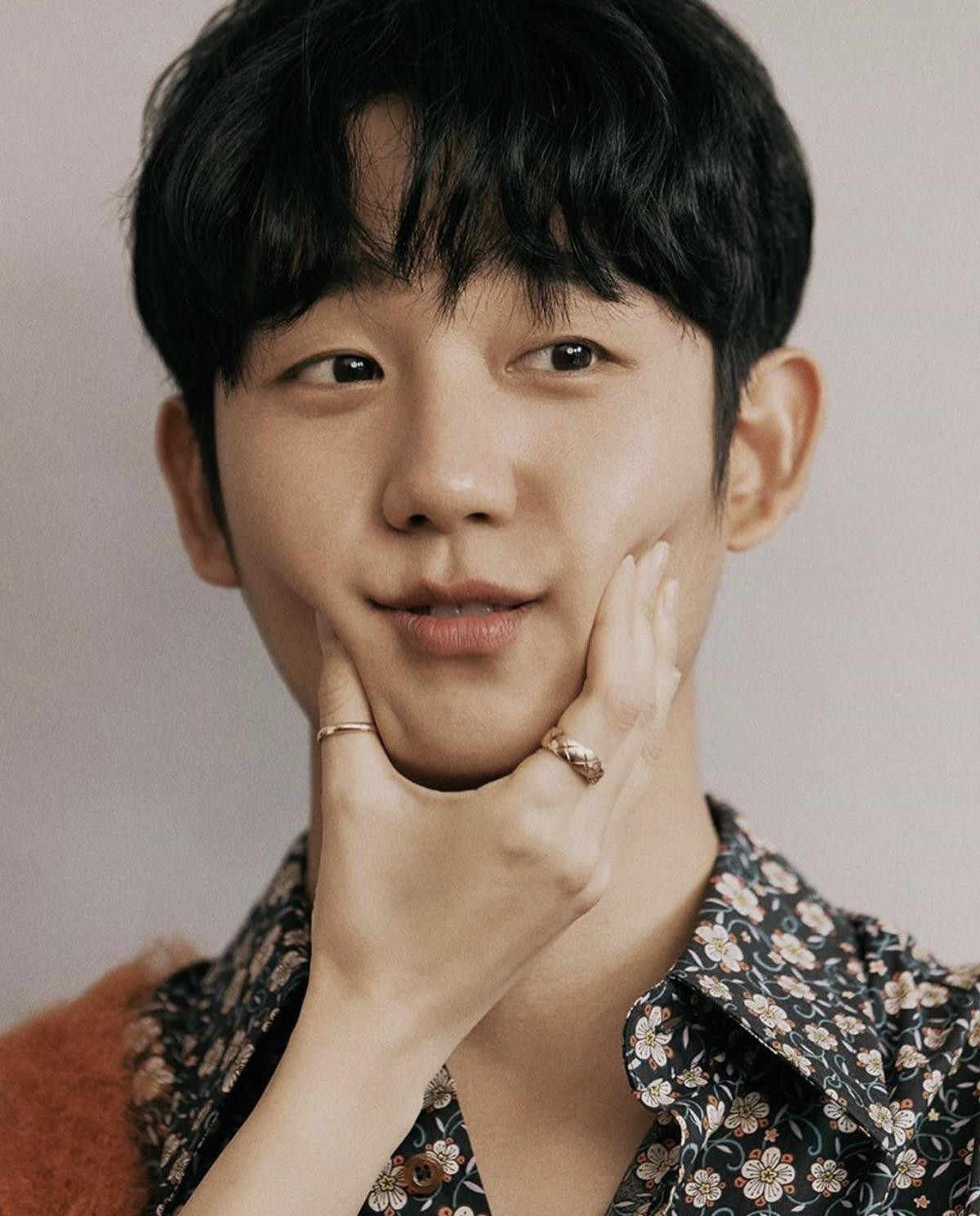 Loạn tim trước bộ ảnh tạp chí ngọt ngào đến 'tan chảy' của Jung Hae In và Kim Go Eun Ảnh 1