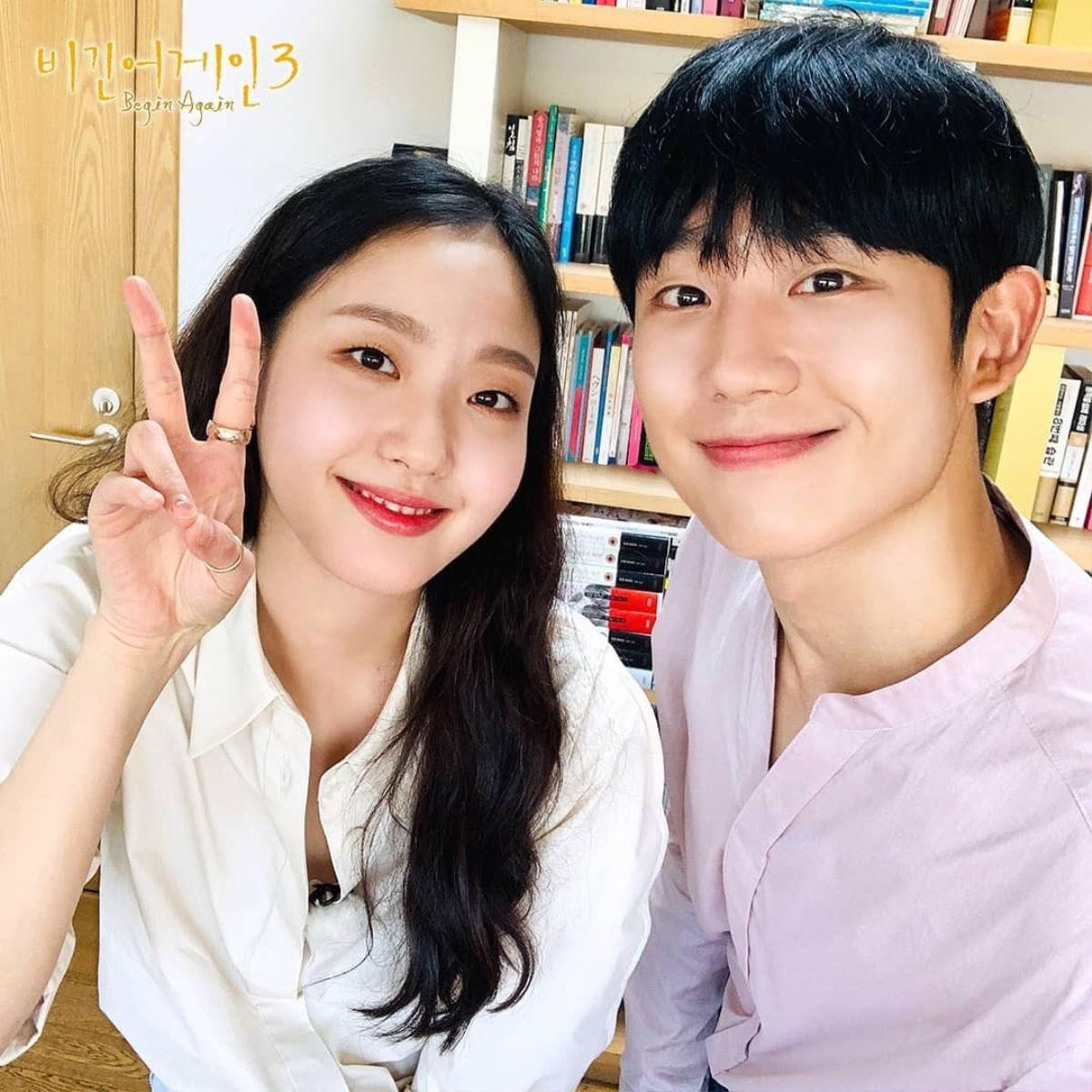 Loạn tim trước bộ ảnh tạp chí ngọt ngào đến 'tan chảy' của Jung Hae In và Kim Go Eun Ảnh 10