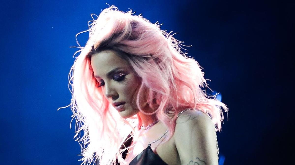 Halsey khiến fan 'đau tim' khi thừa nhận mình chính là… 'chàng hoàng tử' của Taylor Swift Ảnh 2