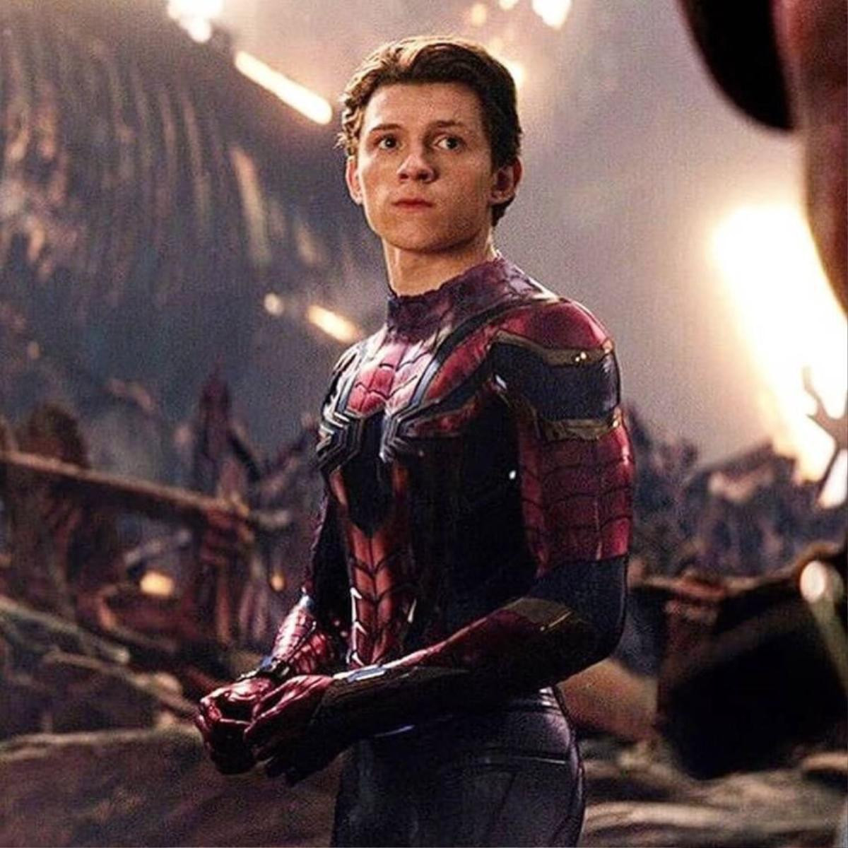 Tom Holland xuất hiện tại D23 Expo giữa tâm bão Sony / Disney nghỉ chơi và hô to 'I Love You 3000' Ảnh 7