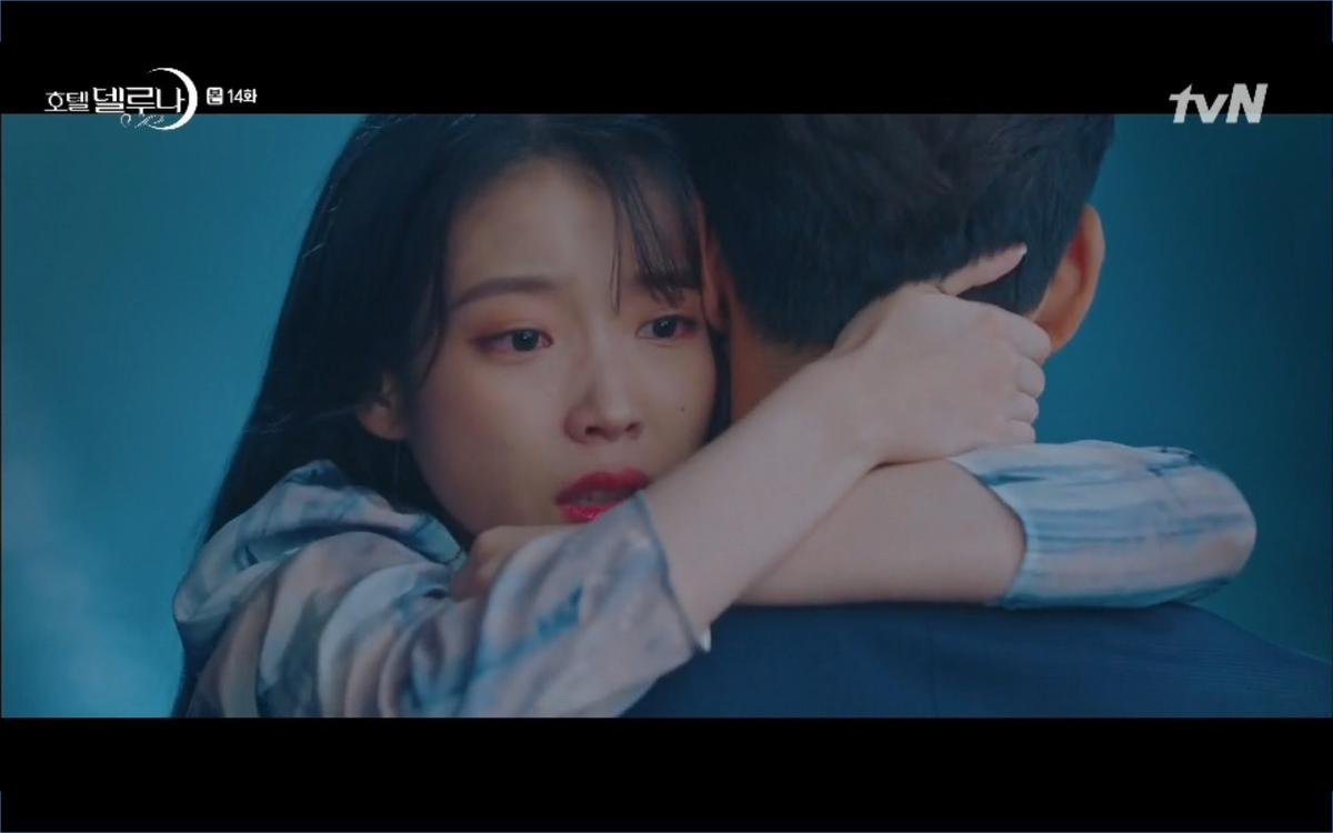 Phim 'Hotel Del Luna' tập 14: IU tự tay giết Yeo Jin Goo rồi cùng tình cũ đi tái sinh Ảnh 3