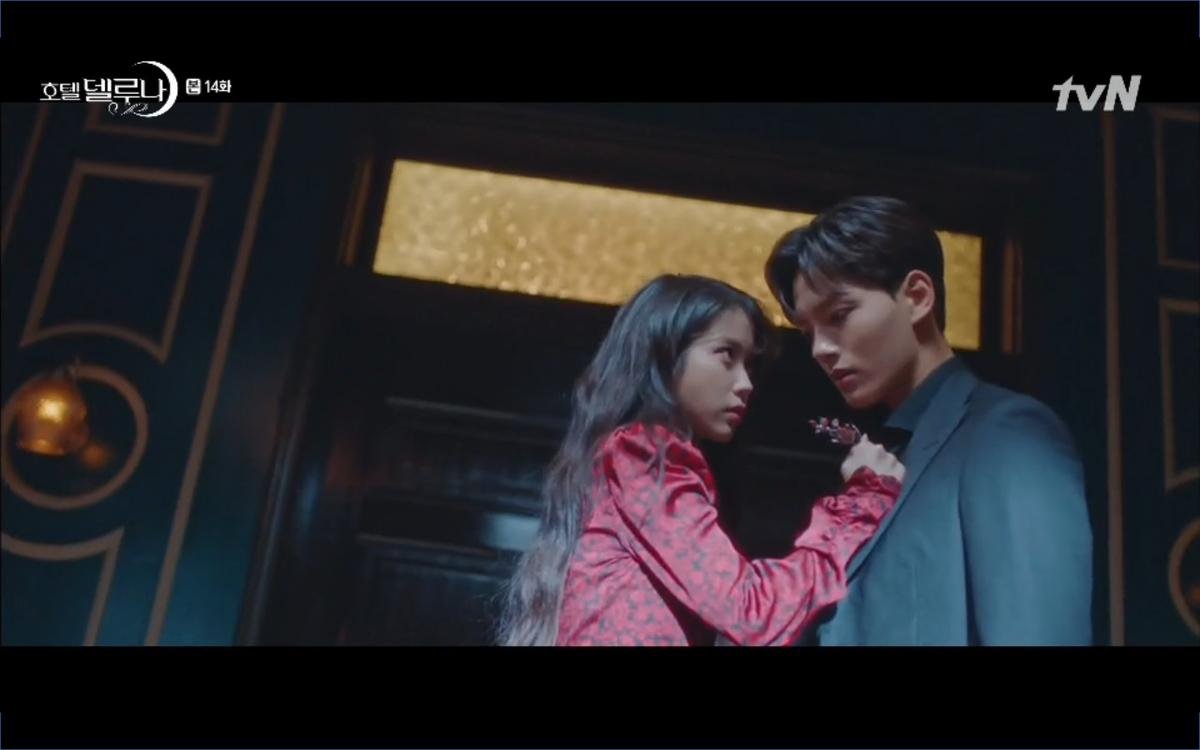 Phim 'Hotel Del Luna' tập 14: IU tự tay giết Yeo Jin Goo rồi cùng tình cũ đi tái sinh Ảnh 1