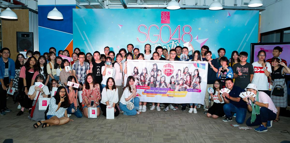 SGO48 bật khóc trước tình cảm của người hâm mộ trong buổi fan meeting đầu tiên tại TP. HCM Ảnh 2