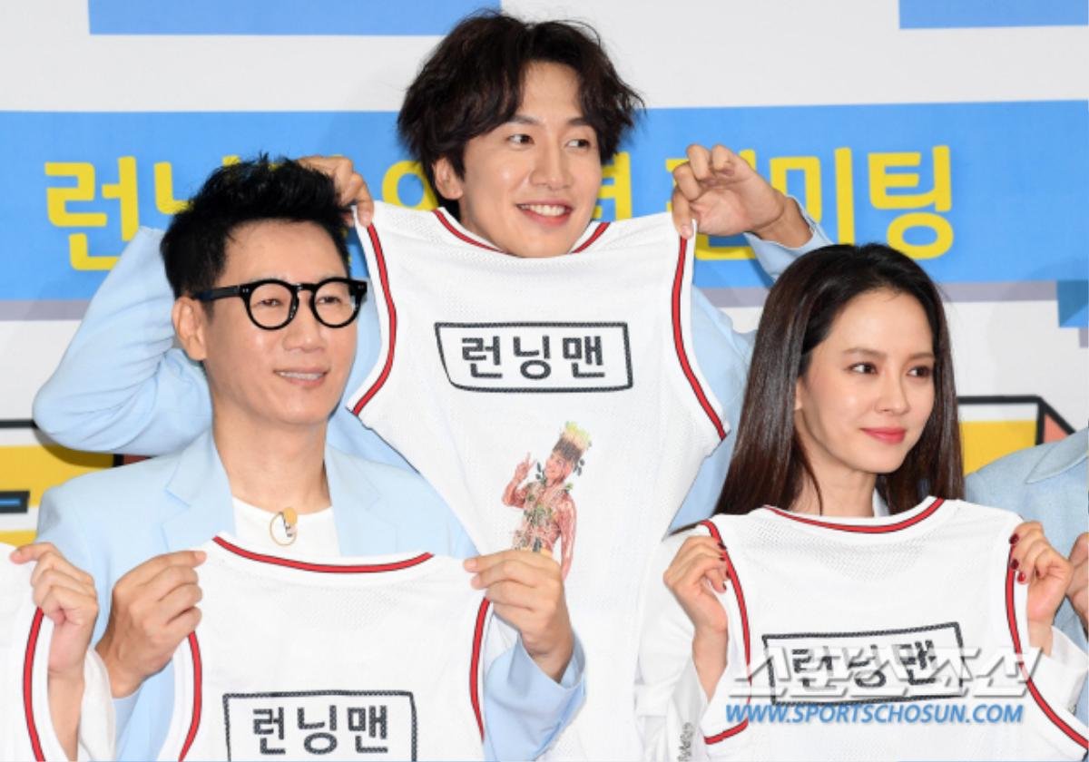 Họp fan kỷ niệm 9 năm 'Running Man': Song Ji Hyo đẹp quyến rũ, áp đảo Apink và Jeon So Min Ảnh 19