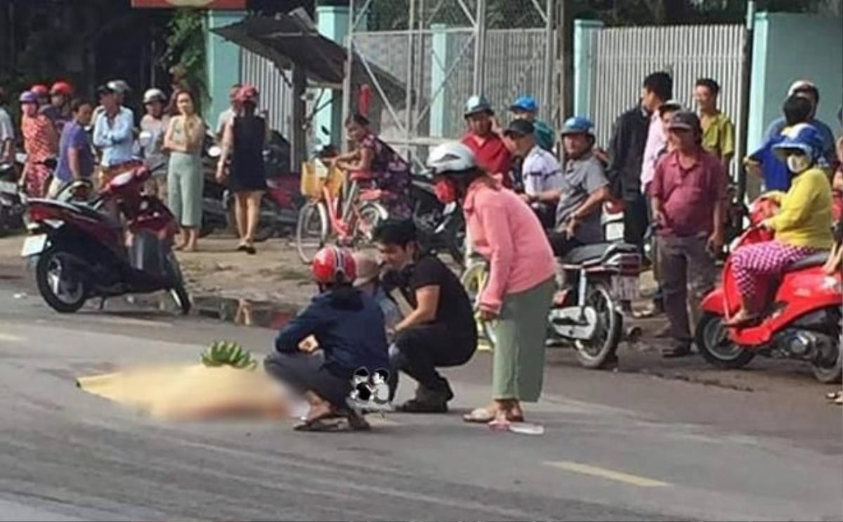 Mẹ chồng khóc nghẹn trước linh cữu cô gái tử vong do tai nạn giao thông: 'Nỗi đau không khác gì tôi mất một đứa con ruột' Ảnh 1