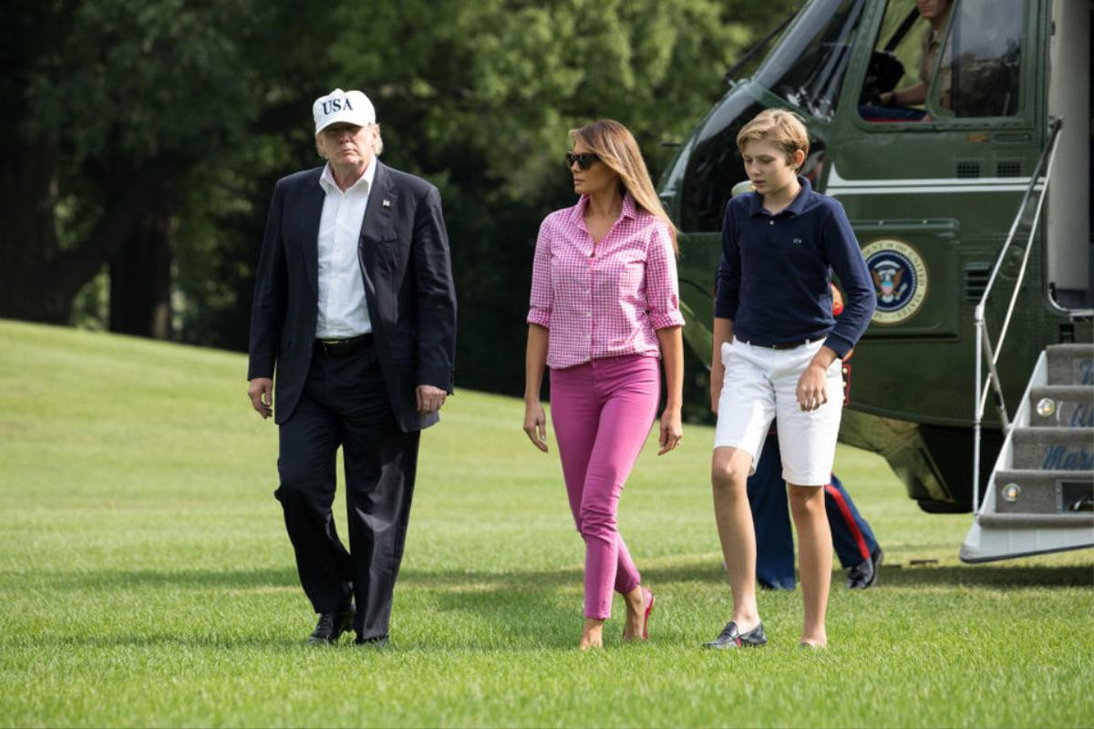 Giật mình với những item thời trang bình dân của đệ nhất phu nhân Melania Trump Ảnh 4