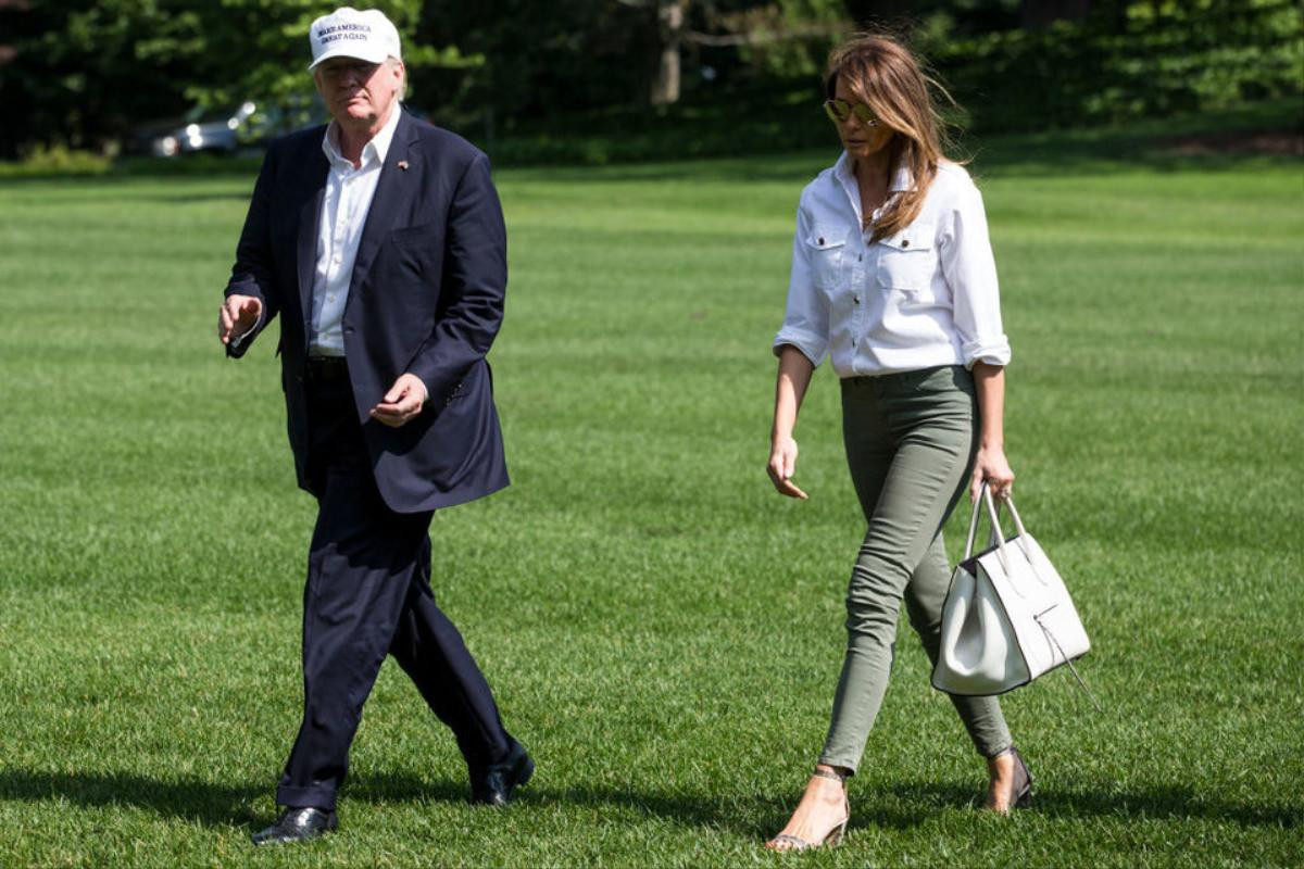 Giật mình với những item thời trang bình dân của đệ nhất phu nhân Melania Trump Ảnh 8