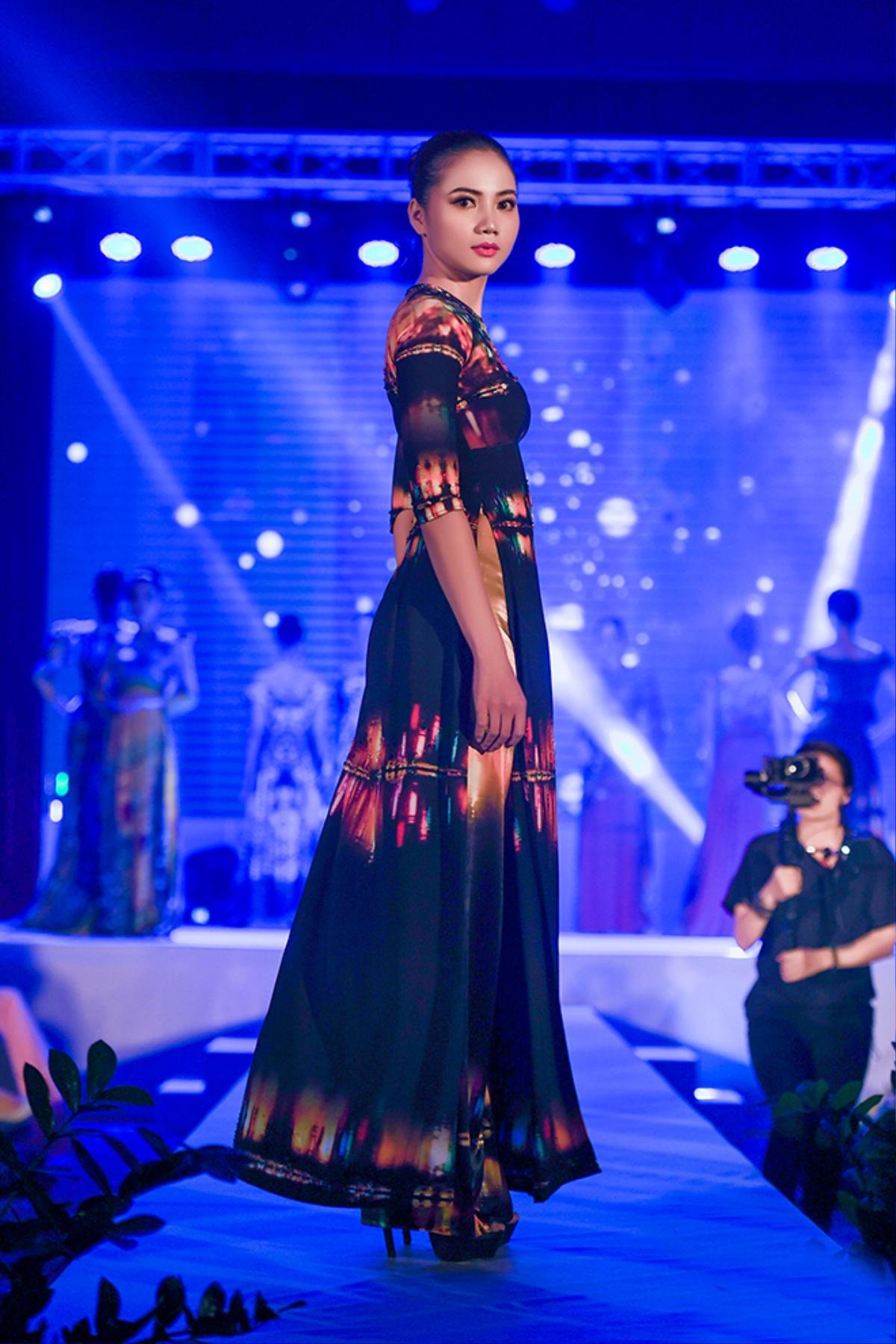 Áo dài họa tiết Chùa Một Cột sẽ mở màn New York Couture Fashion Week 2019 Ảnh 8