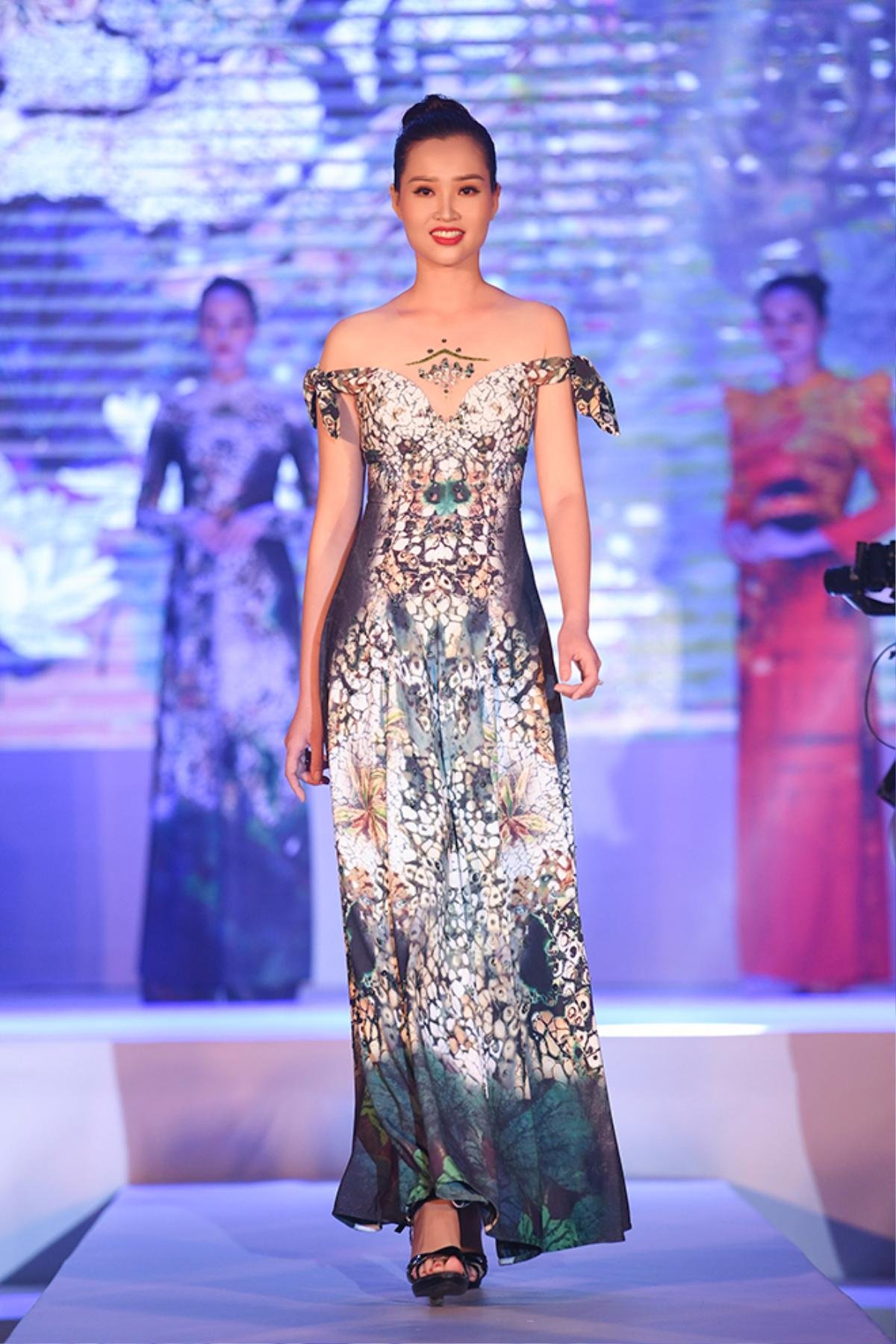 Áo dài họa tiết Chùa Một Cột sẽ mở màn New York Couture Fashion Week 2019 Ảnh 11