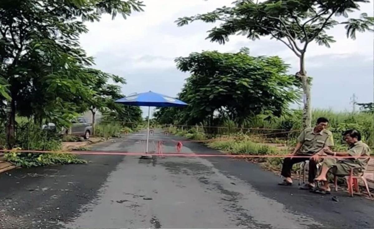 Nhân chứng vụ cô gái 19 tuổi tử vong trên ô tô của bạn trai: Mở cửa đưa nạn nhân xuống thì phát hiện máu chảy ra Ảnh 1