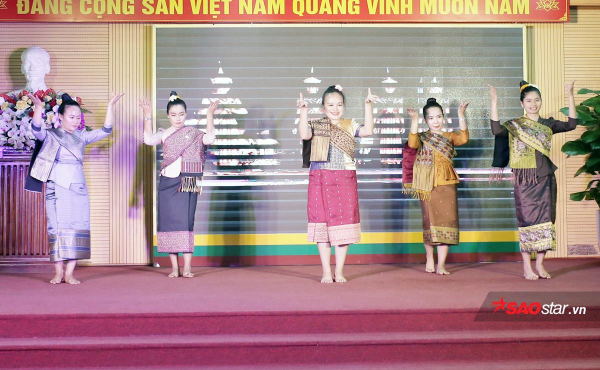 Học viện Nông nghiệp Việt Nam 'chiêu đãi' tân sinh viên bằng bữa tiệc văn hóa từ Á sang Âu Ảnh 7