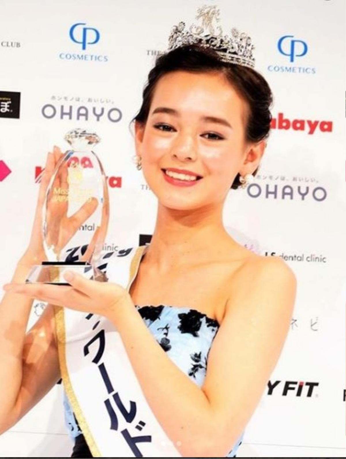 Chuyện lạ có thật: Tân Miss World Japan chỉ cao 1m59 nhưng có thể 'ngồi ở nhà' vì chưa đủ tuổi Ảnh 1