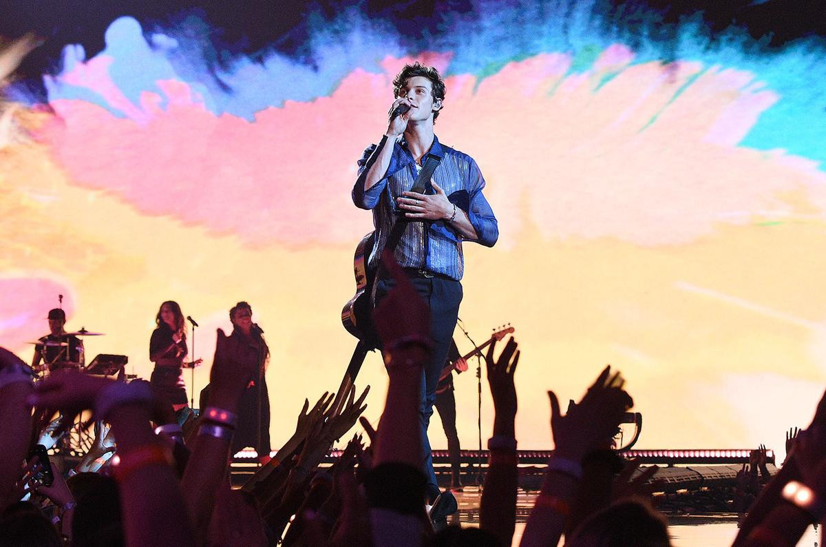 Bị chỉ trích vì thái độ hờ hững trước màn trình diễn của Shawn Mendes tại MTV VMAs 2019, Halsey nói gì? Ảnh 1