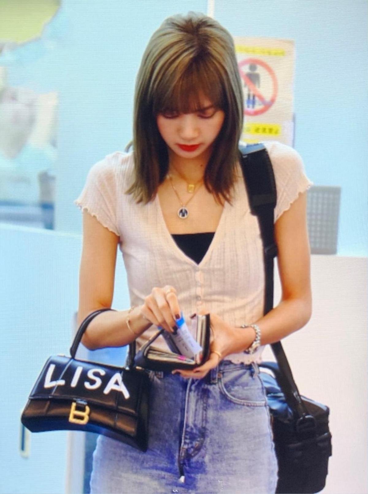 Lisa Black Pink vượt mặt 'thánh sống Chanel' Jennie khi trở thành gương mặt đại diện cho loạt thương hiệu cao cấp Ảnh 1