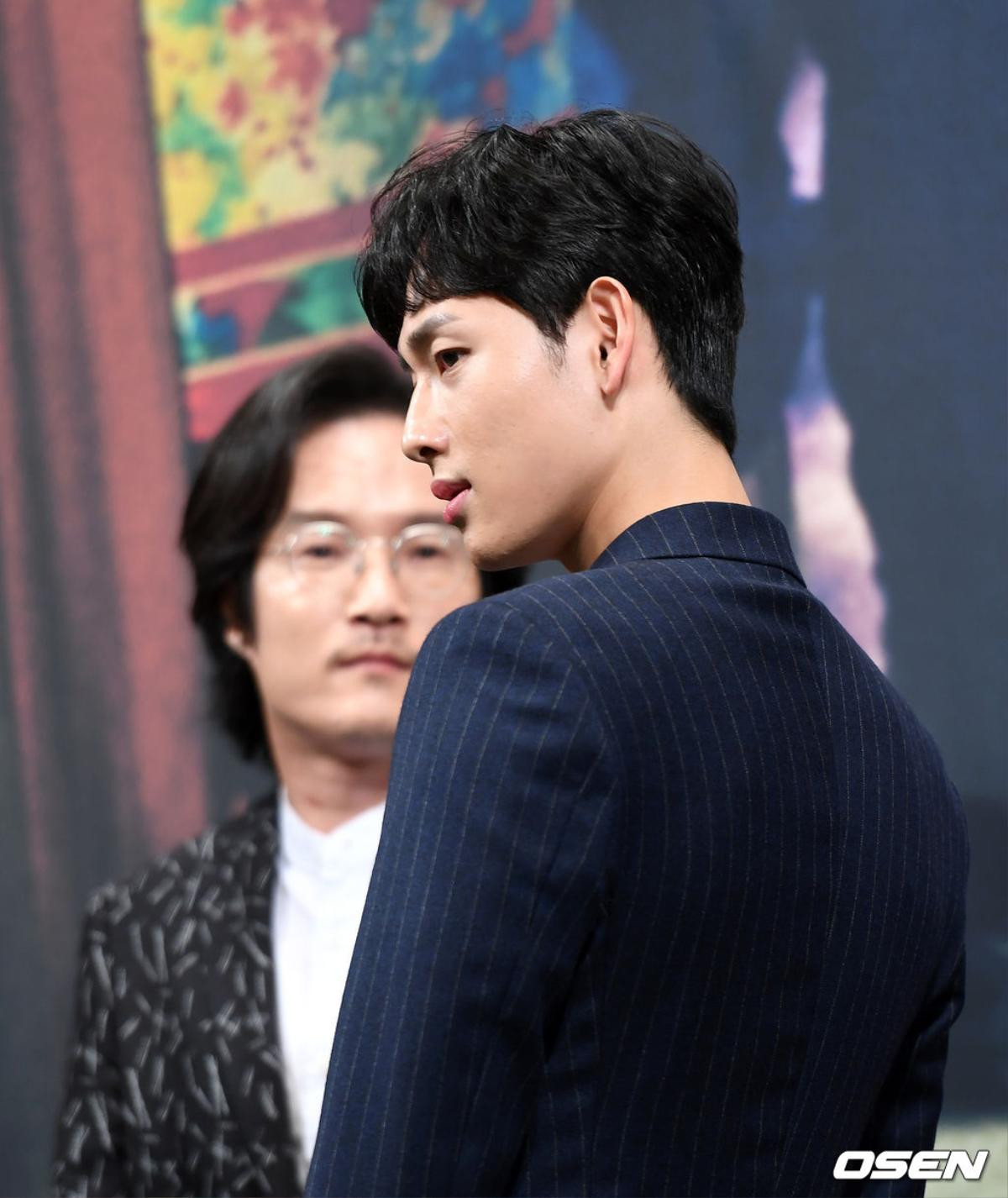 Lee Dong Wook - Im Siwan (ZE:A) đẹp như tranh vẽ tại họp báo 'Hell Is Other People' Ảnh 18