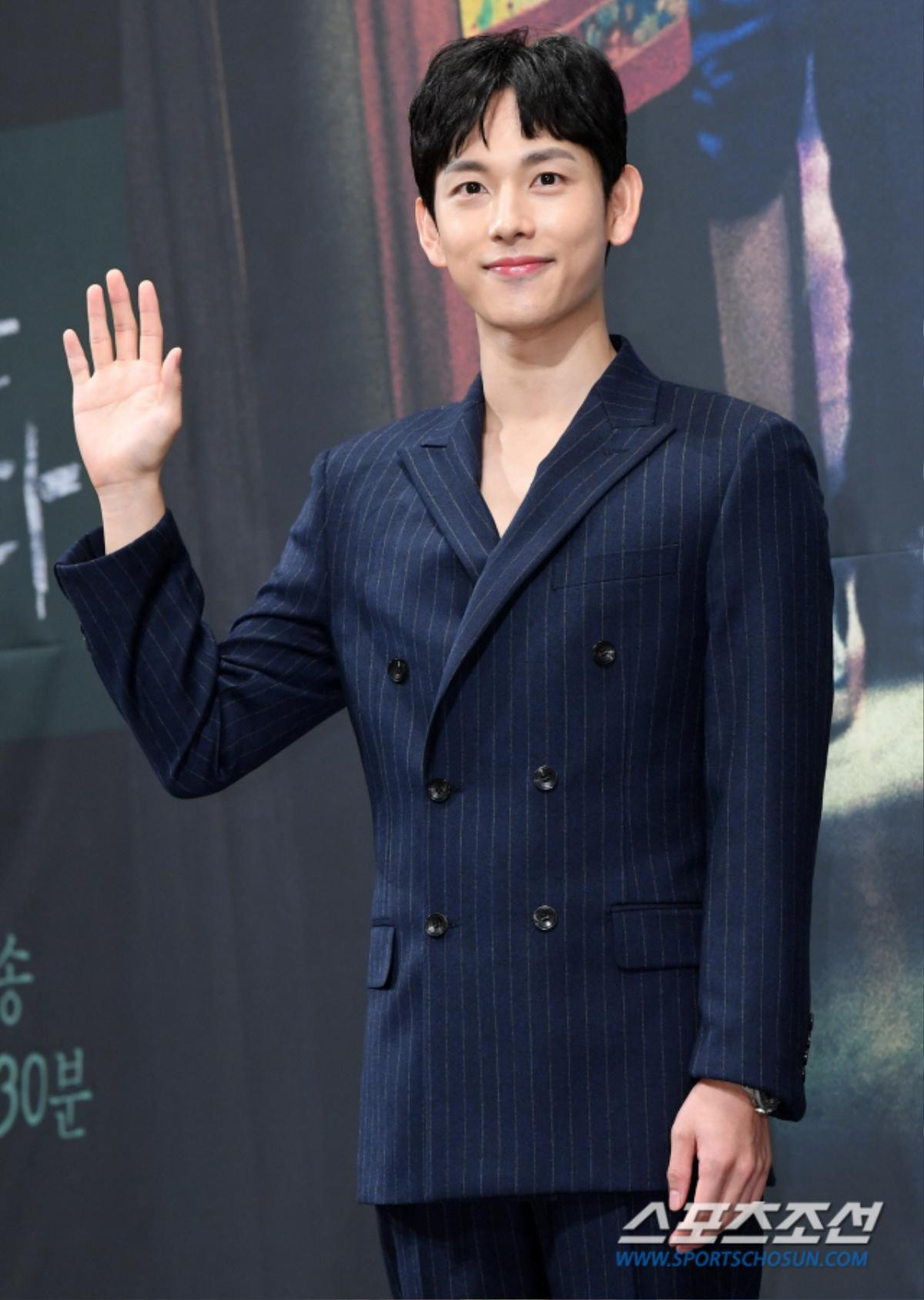 Lee Dong Wook - Im Siwan (ZE:A) đẹp như tranh vẽ tại họp báo 'Hell Is Other People' Ảnh 2