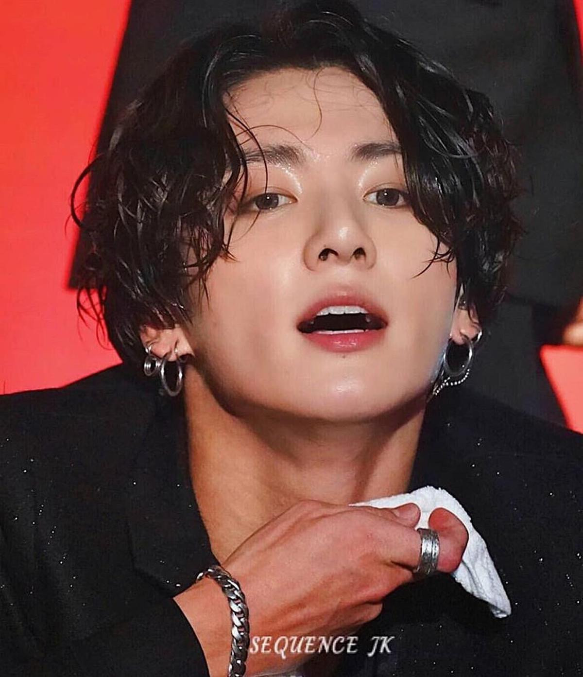 Thảm họa tóc mullet chưa qua, loạt nam thần BTS Jungkook, NCT Yuta… đã ’hùng hổ’ lăng xê kiểu đầu rong biển Ảnh 15