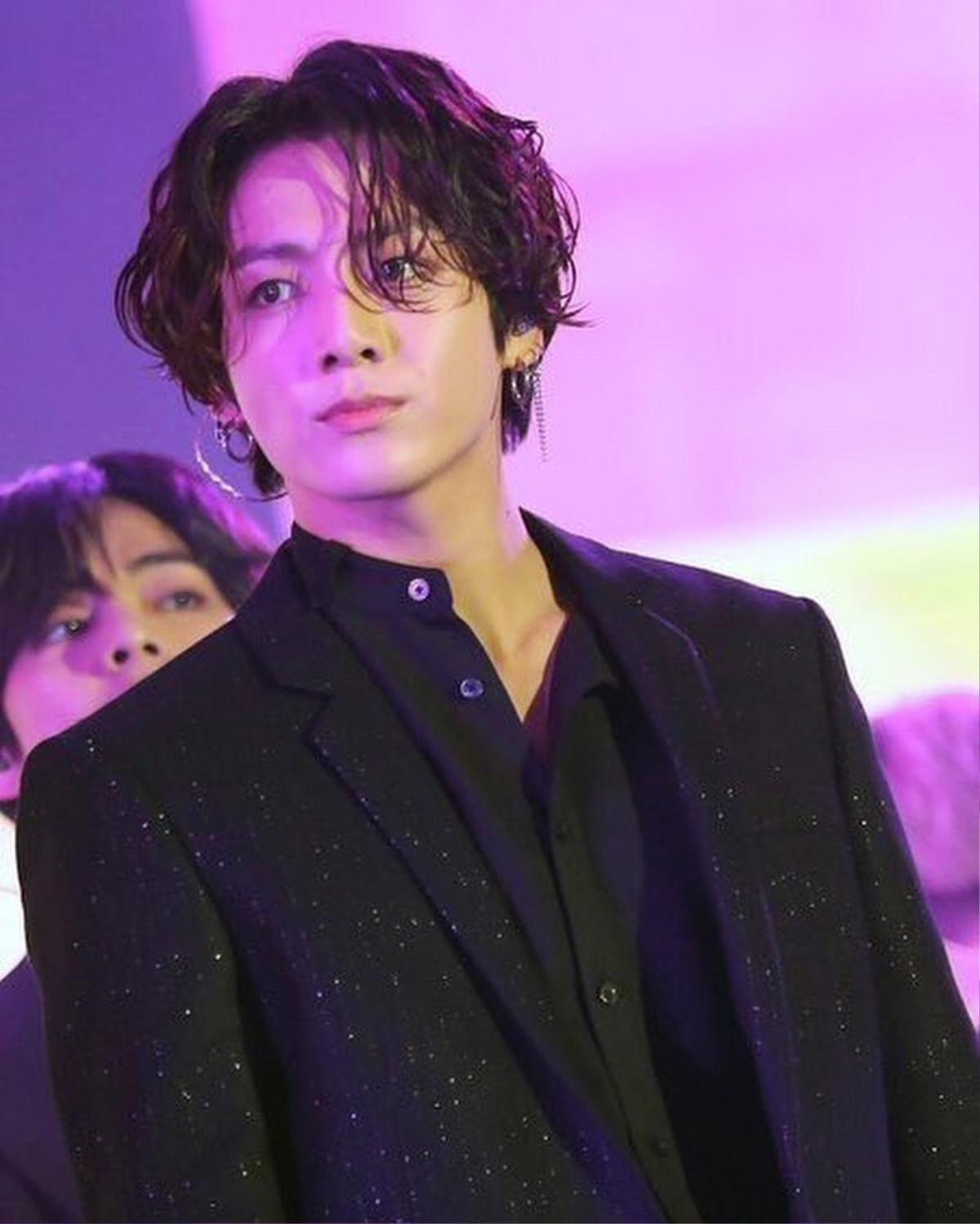 Thảm họa tóc mullet chưa qua, loạt nam thần BTS Jungkook, NCT Yuta… đã ’hùng hổ’ lăng xê kiểu đầu rong biển Ảnh 16