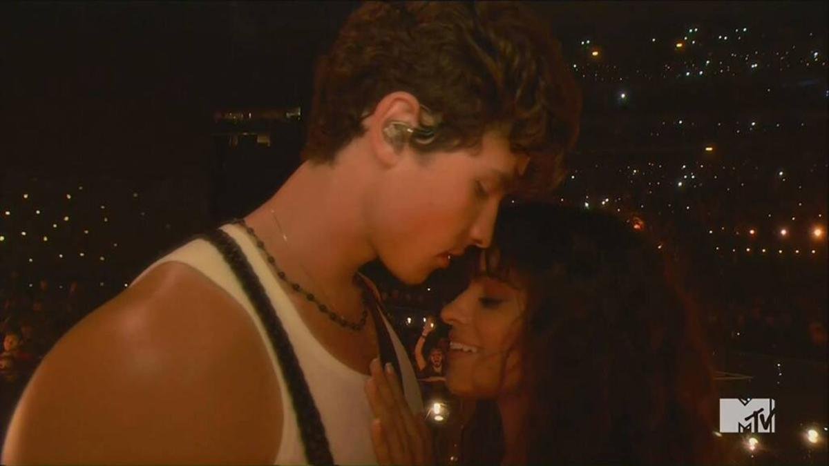 Senõrita của Shawn Mendes và Camila Cabello được đánh giá là một trong những sân khấu tệ nhất MTV VMAs 2019 Ảnh 2