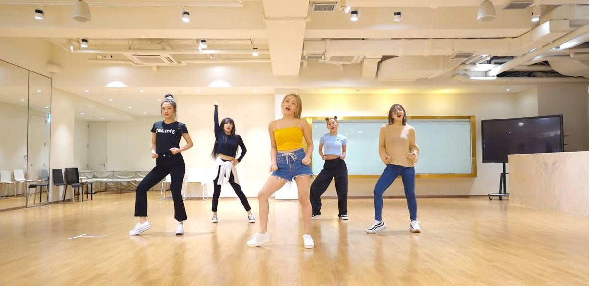 Red Velvet tung dance version cho 'Umpah Umpah': Không còn tiệc tùng bãi biển nhưng vẫn nóng bỏng hết nấc Ảnh 6