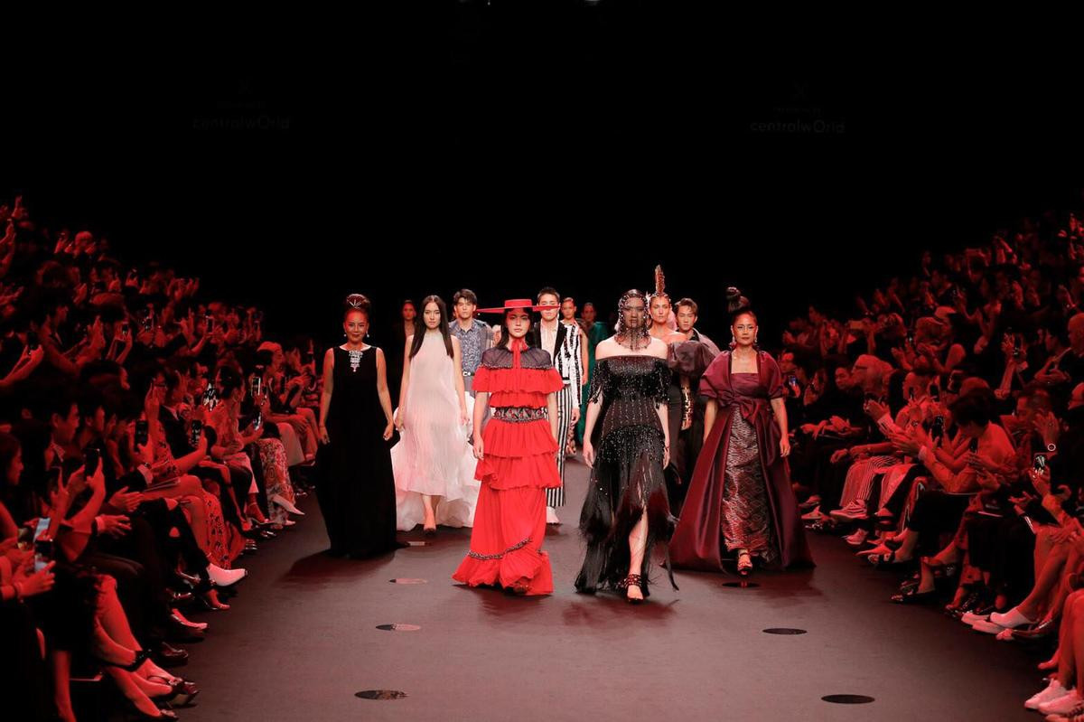 Tor Thanapob đẹp trai xuất thần trong trang phục nổi bật tại Elle Fashion Week 2019 Fall/Winter Ảnh 3