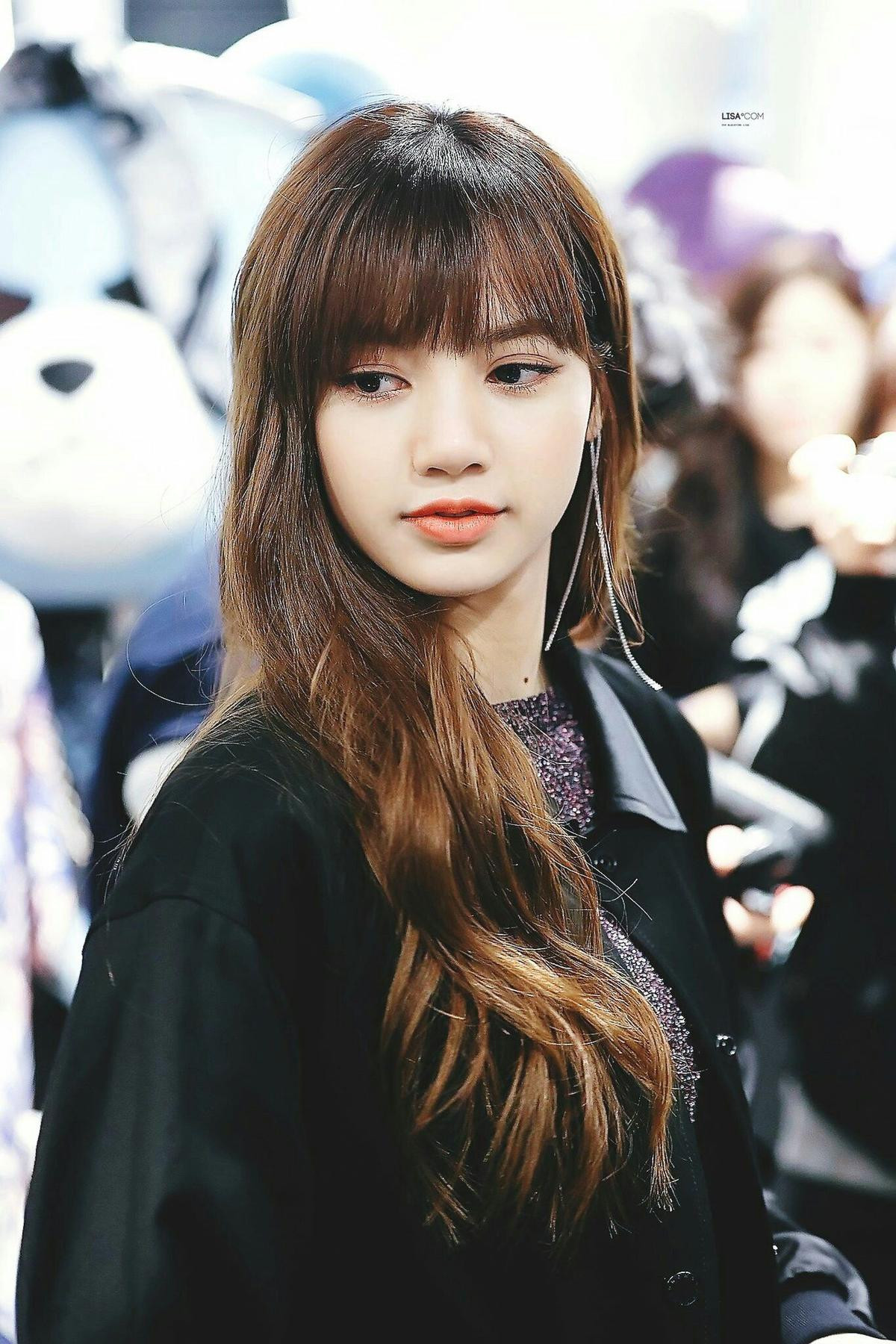 Học lỏm Blackpink Lisa, Red Velvet Irene, IU bí quyết hô biến mái tóc dài nhạt nhẽo trở nên ấn tượng Ảnh 6