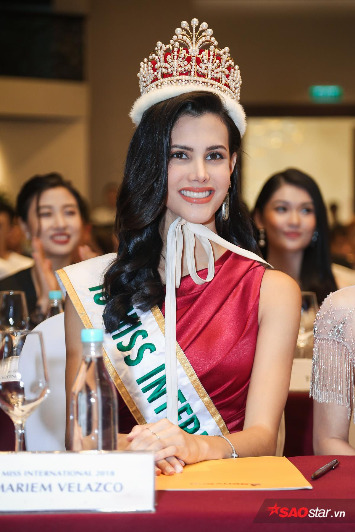 Miss International 2018 - Mariem Velazco đội vương miện 12 tỷ đọ sắc cùng hoa hậu Lương Thùy Linh Ảnh 1